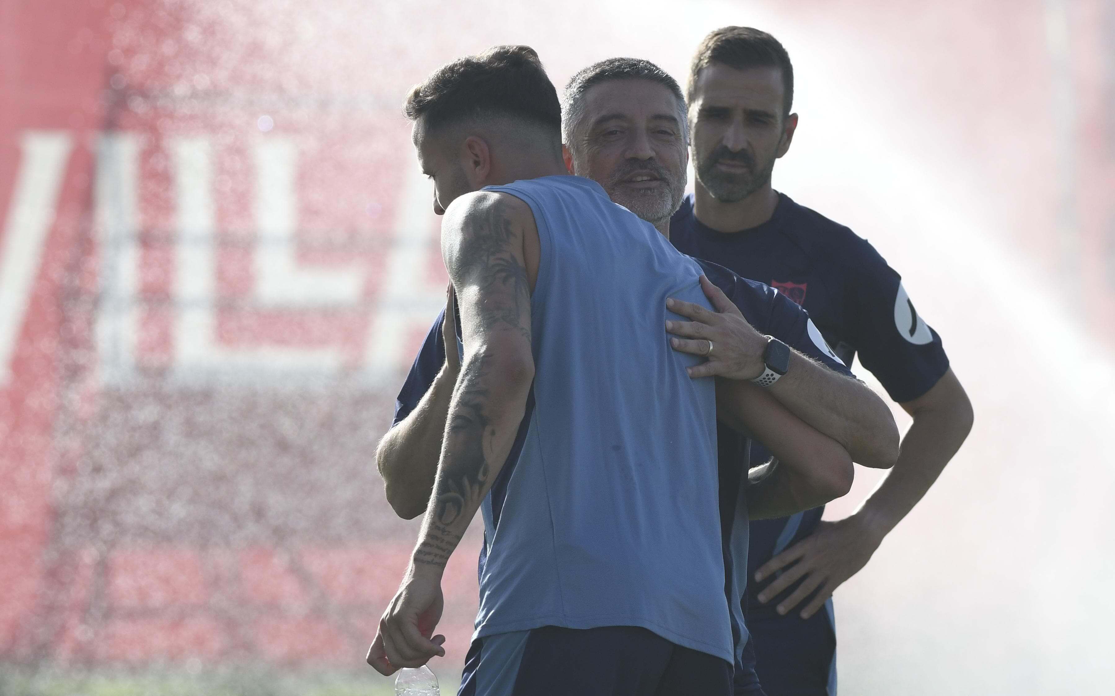 Saúl Ñíguez con García Pimienta.