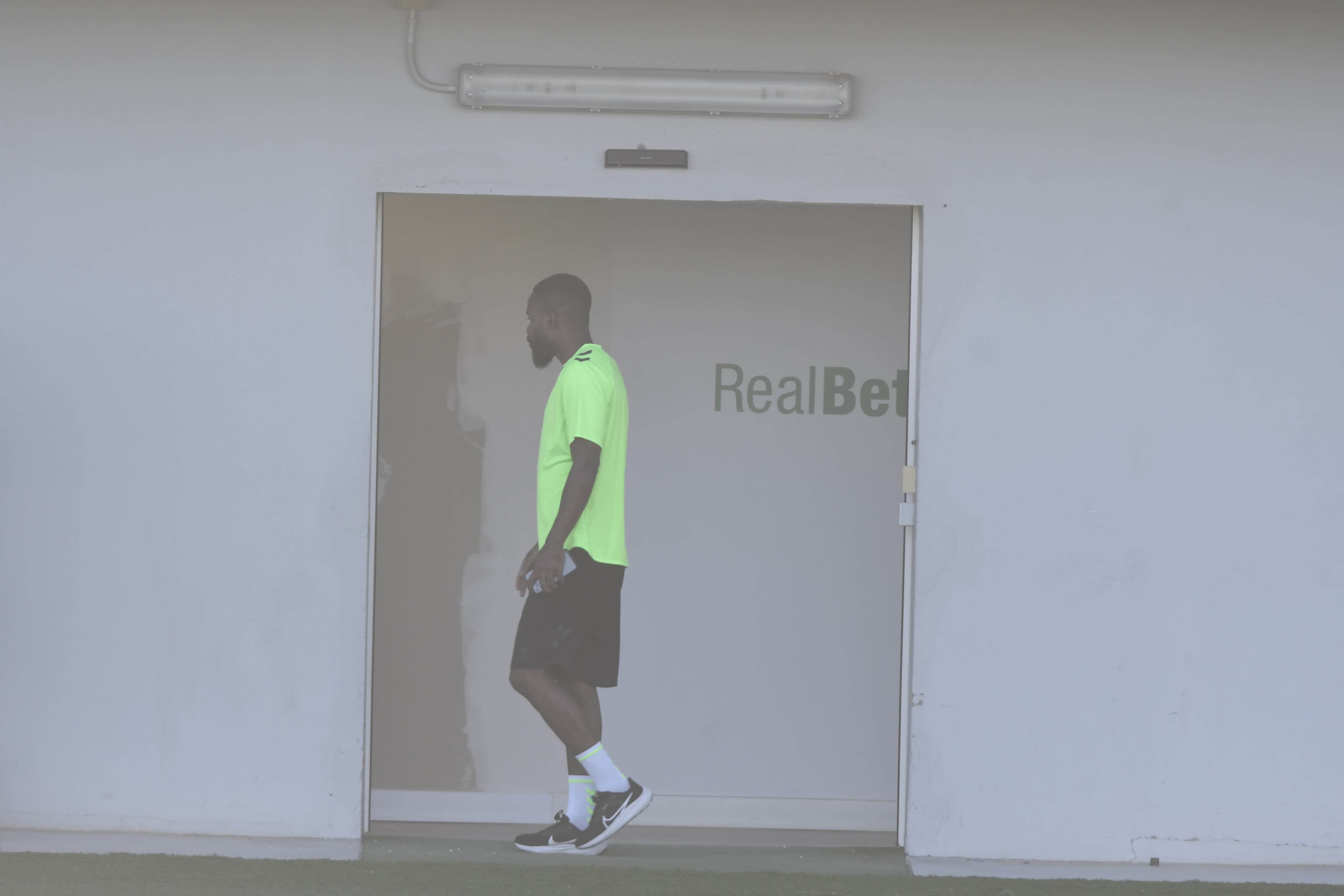  Bakambu, en el entrenamiento del Betis