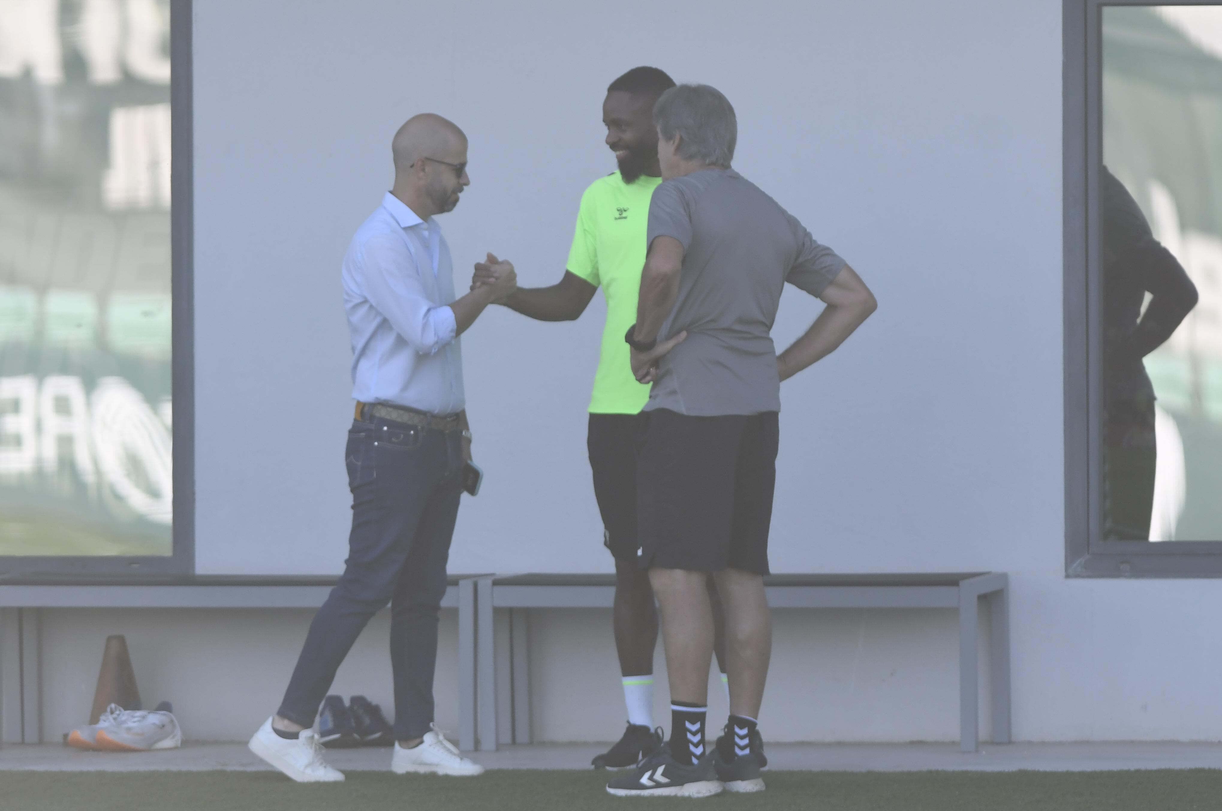 Manu Fajardo, Bakambu y Pellegrini, en el entrenamiento