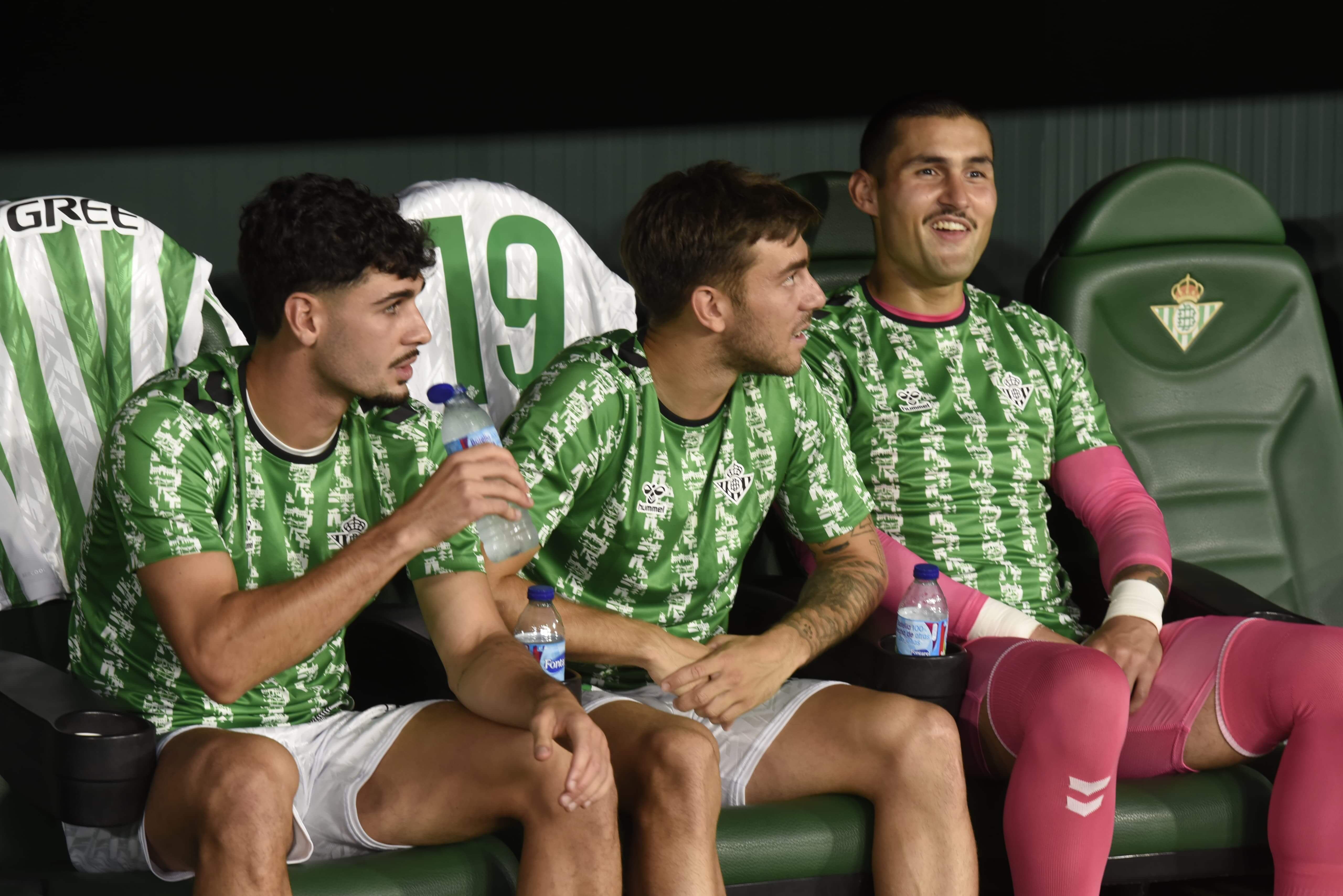  Vieites, Cardoso y Losada, ante el Girona.