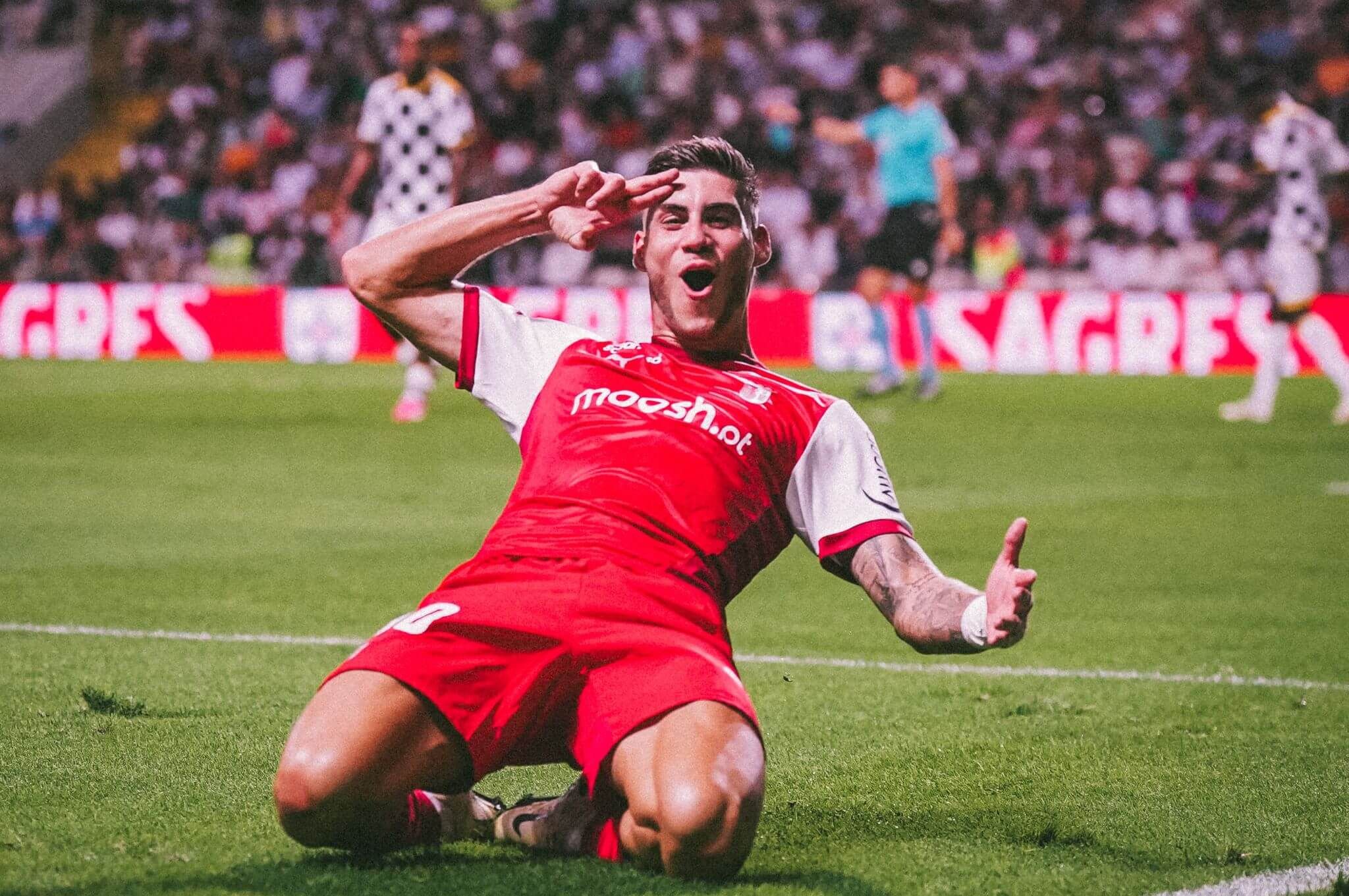  Roberto Fernández celebra un gol con el Braga ante el Boavista.