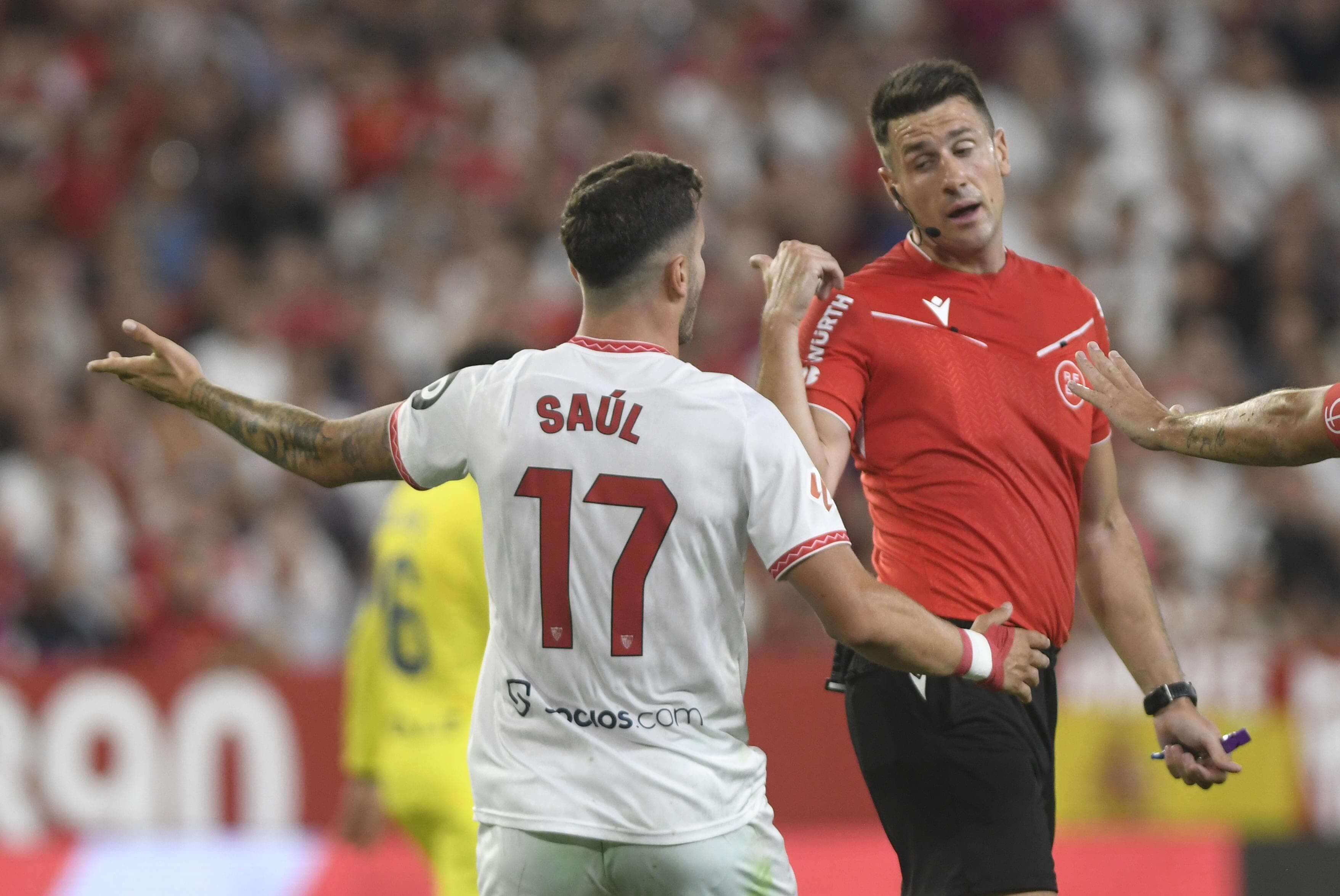  Saúl Ñíguez, ante el Villarreal