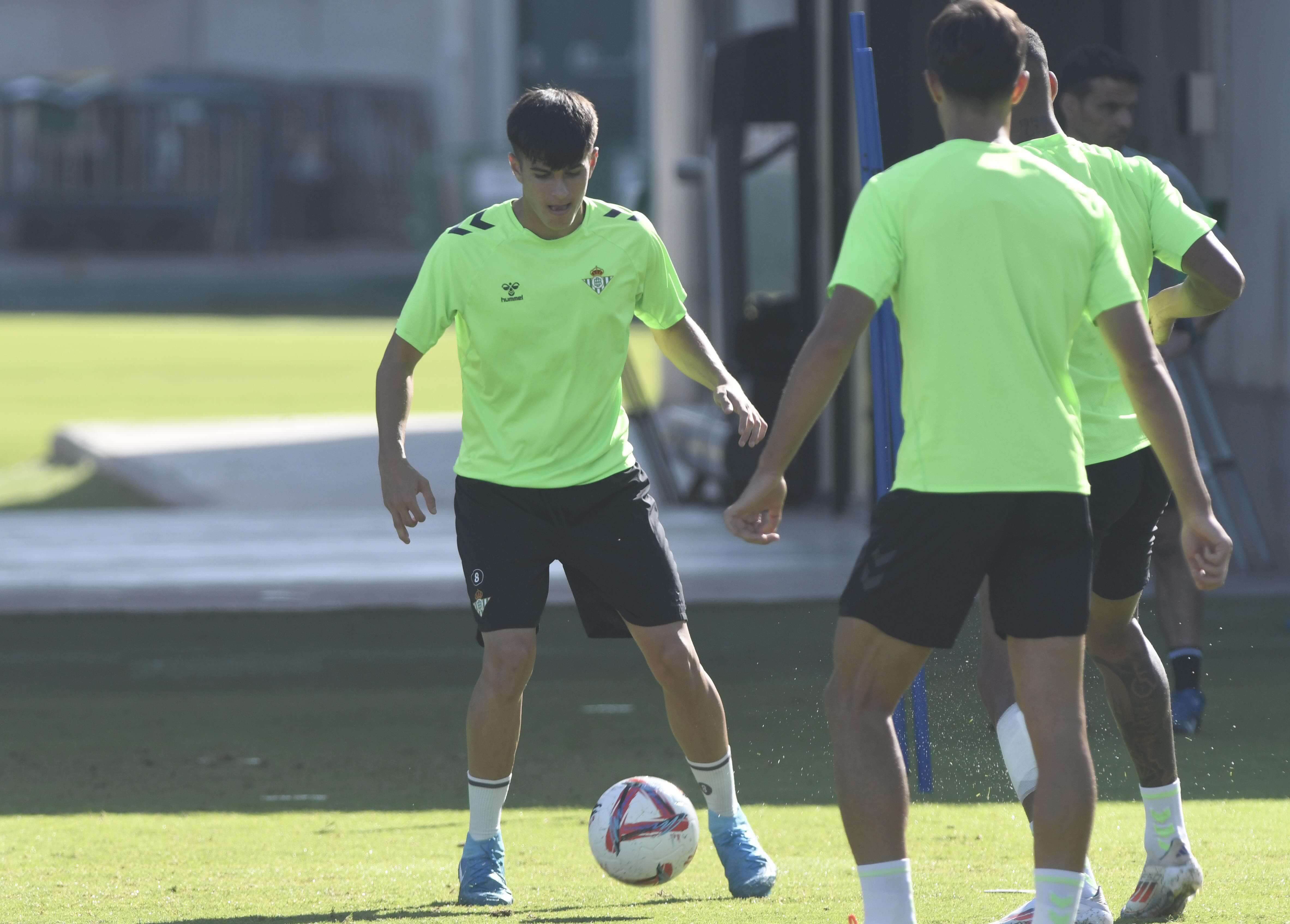  Dani Pérez, entrenando con el primer equipo