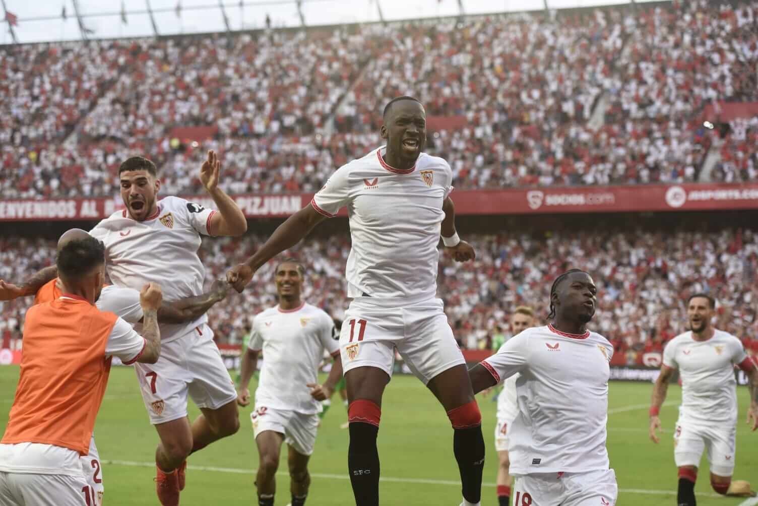  Dodi Lukebakio, celebrando su gol ante el Betis.