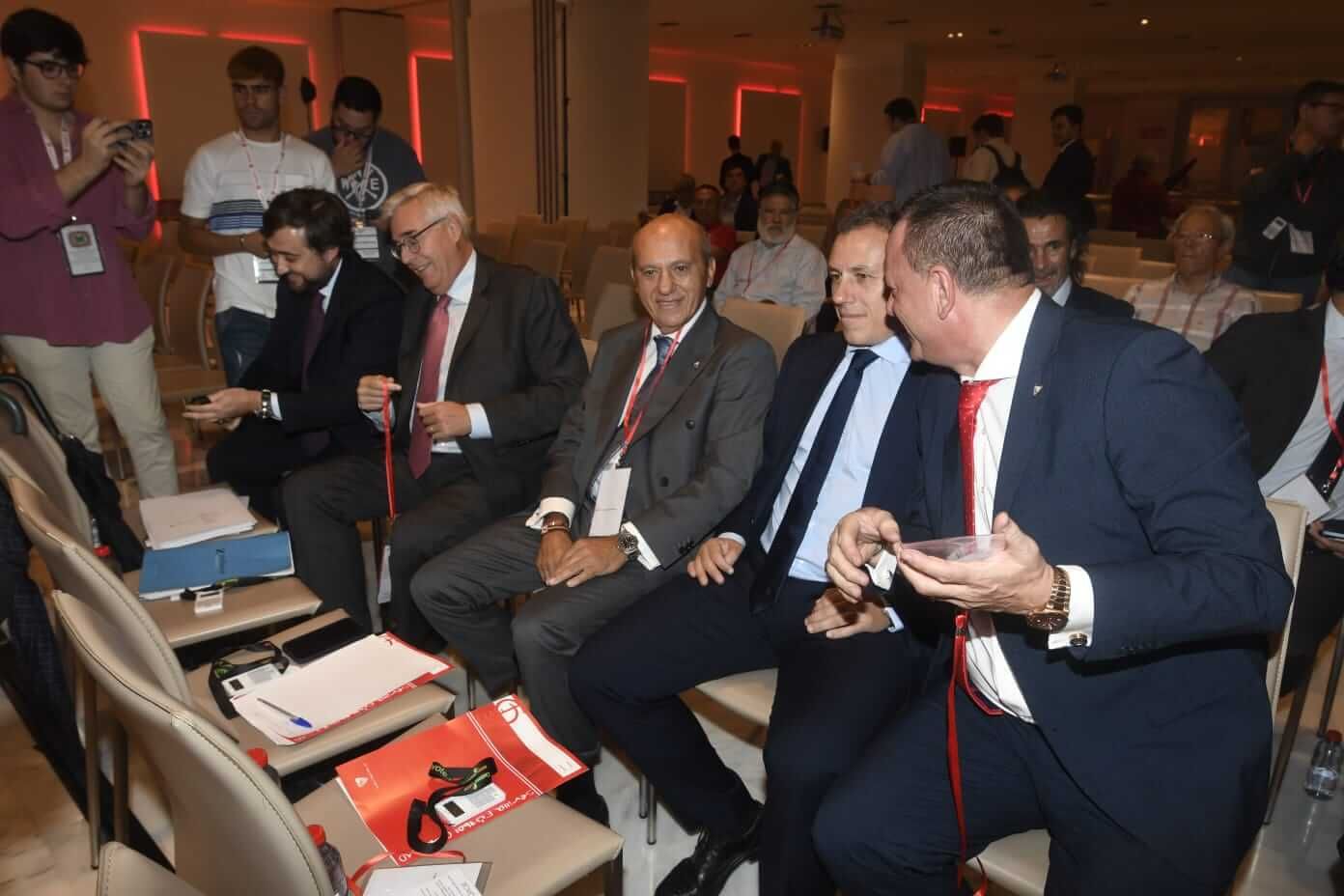  Del Nido Benavente, con sus habituales sillas en la Junta.