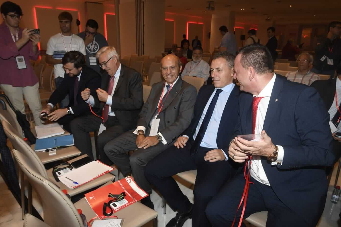  Del Nido Benavente, con sus habituales sillas en la Junta.