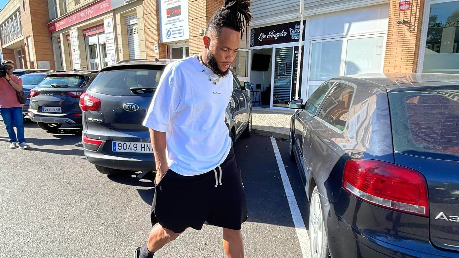 Chidera Ejuke abandona la clínica tras las pruebas realizadas.