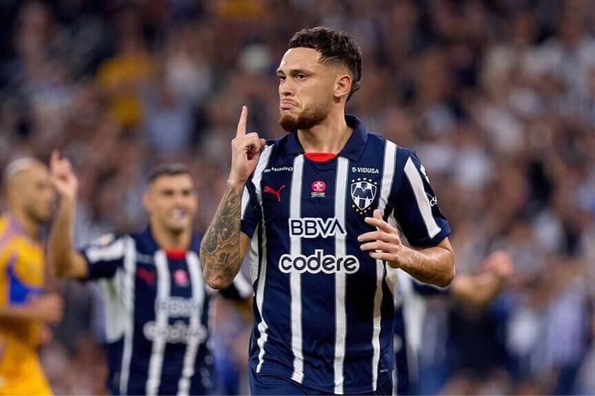  Lucas Ocampos, celebrando un gol con Rayados (Foto:@rayados).