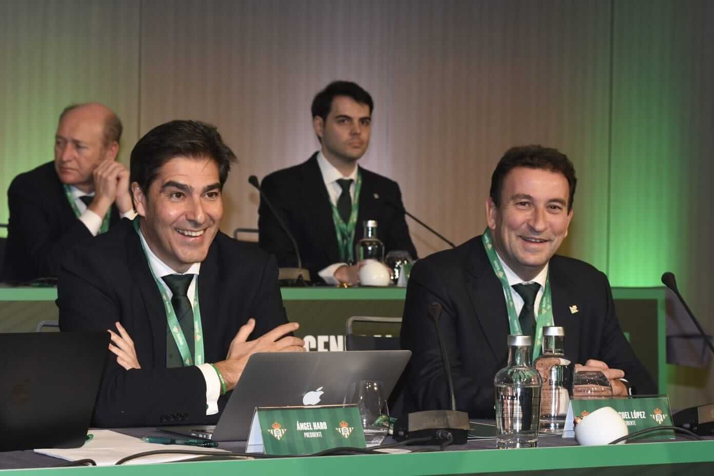 Ángel Haro y López Catalán, en la Junta del Betis 2024