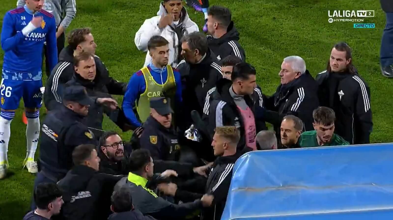 Tangana posterior al cabezazo de Cristóbal Parralo a David Navarro (Captura: Movistar Fútbol)