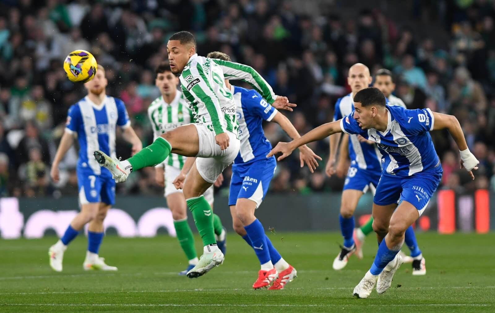  Vitor Roque, ante el Alavés