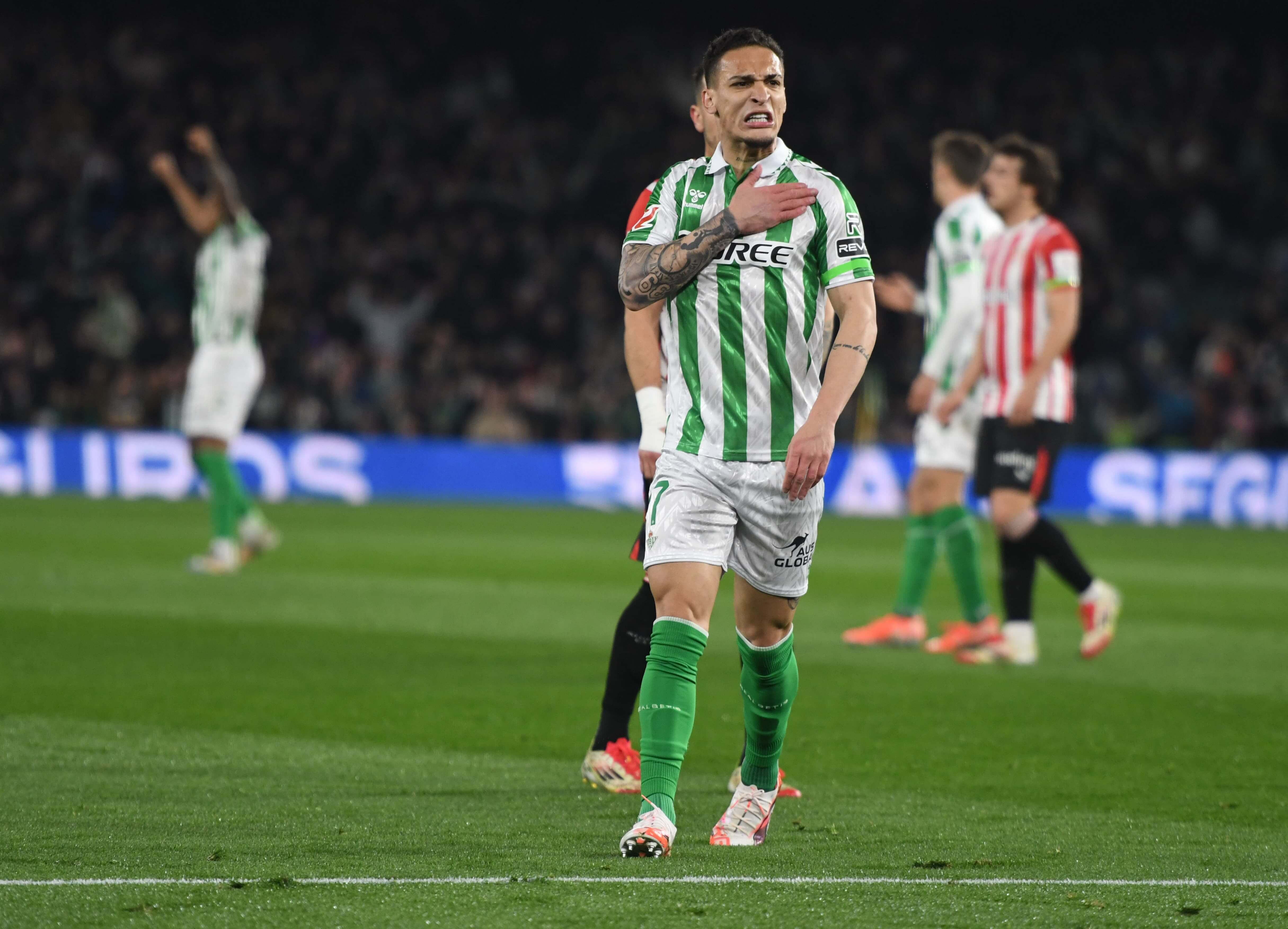  Antony, ante el Athletic Club