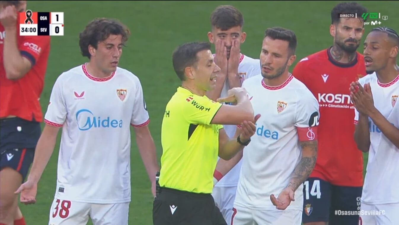  Cordero Vega explica jugada por la que Lukebakio fue expulsado.