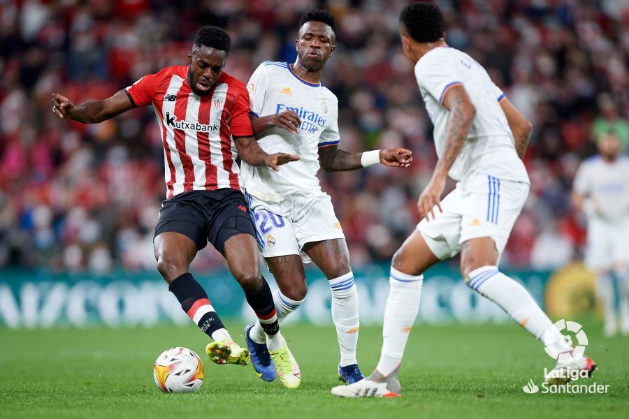  Iñaki Williams y Vinícius JR durante un partido del Athletic Club ante el Real Madrid en San Mamés.