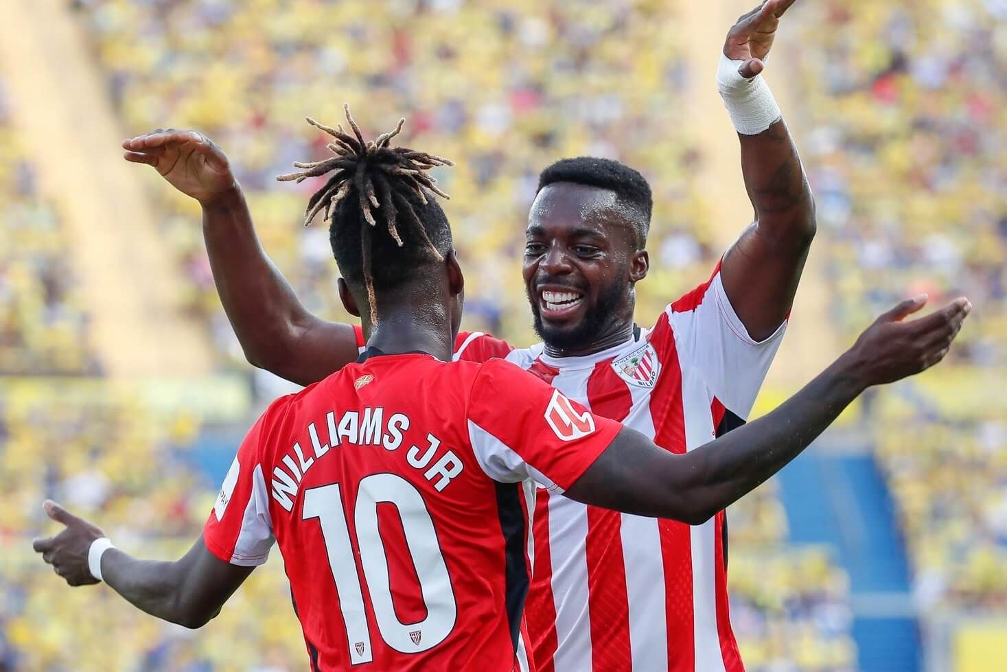  Abrazo de los hermanos Nico e Iñaki Williams ante la UD Las Palmas.