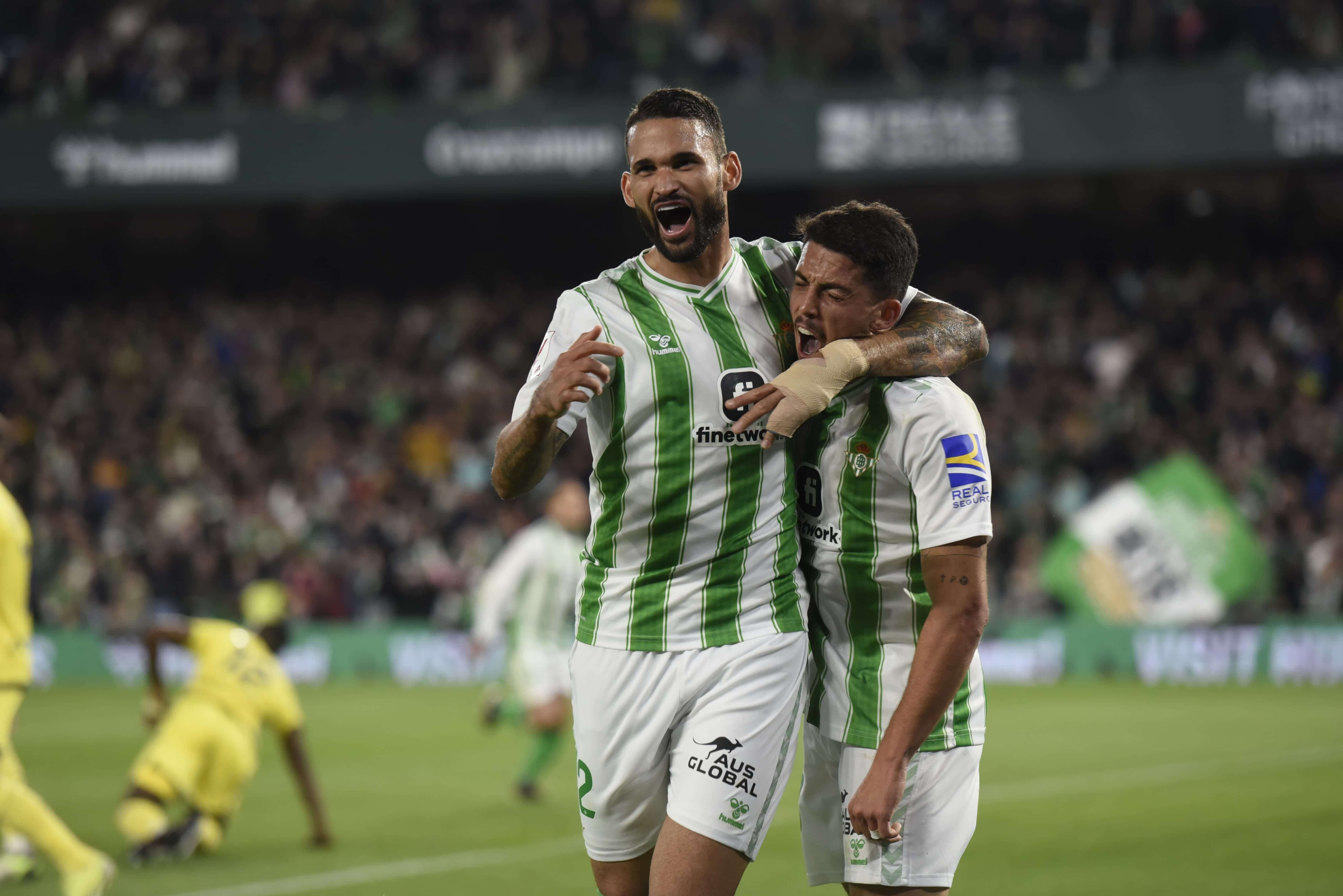 Willian José celebra un gol