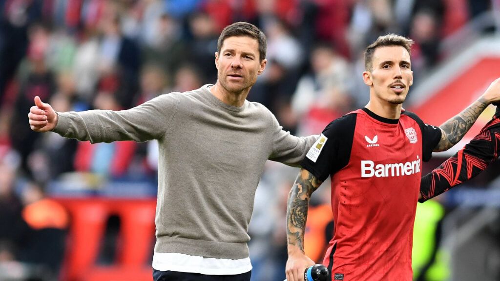  Xabi Alonso y Álex Grimaldo (Fuente: Cordon Press)