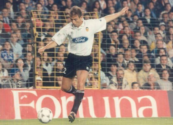  Xabier Eskurza, con la camiseta del Valencia CF.