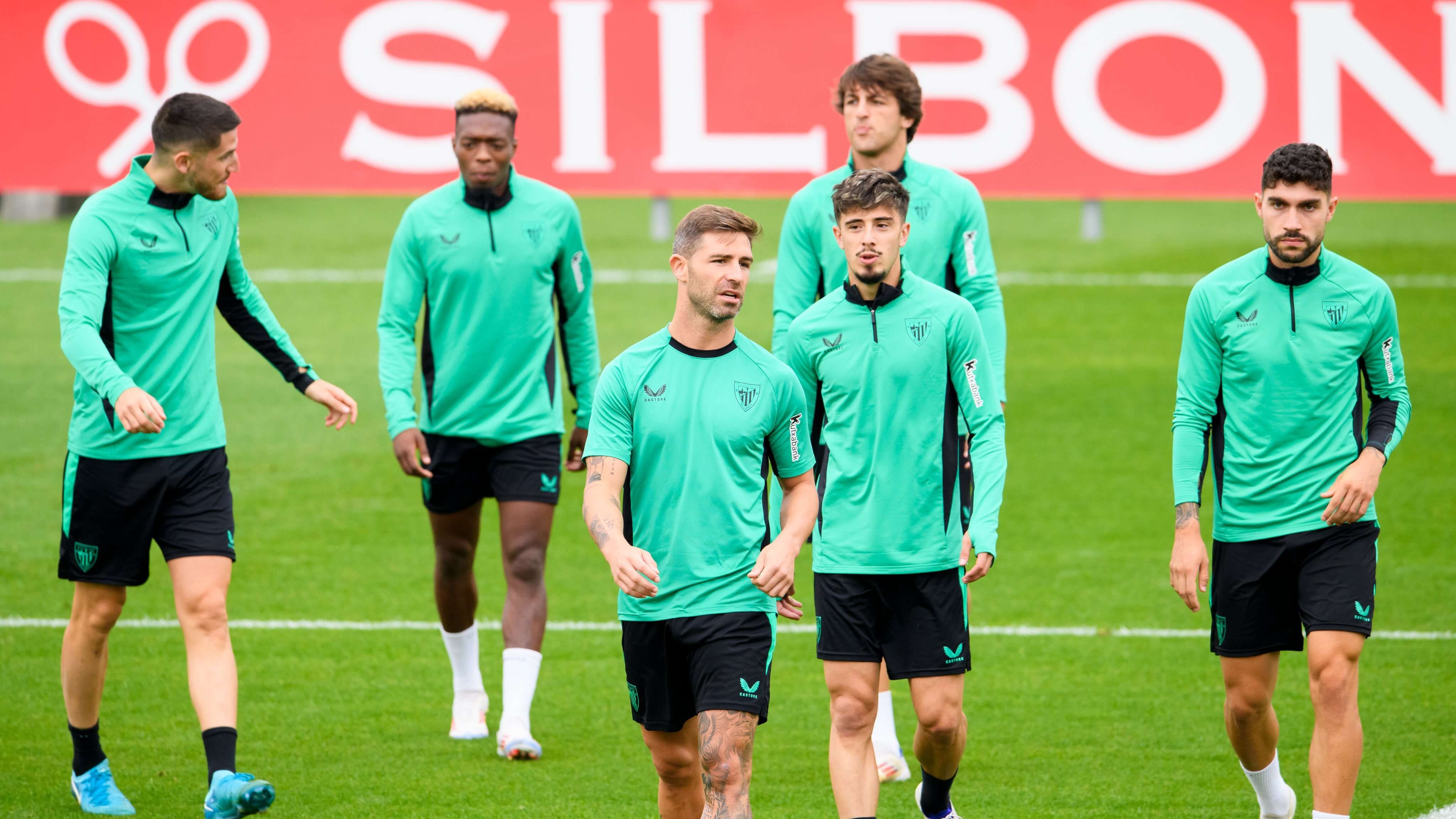 Yeray y otros compañeros, en el trabajo diario en Lezama.