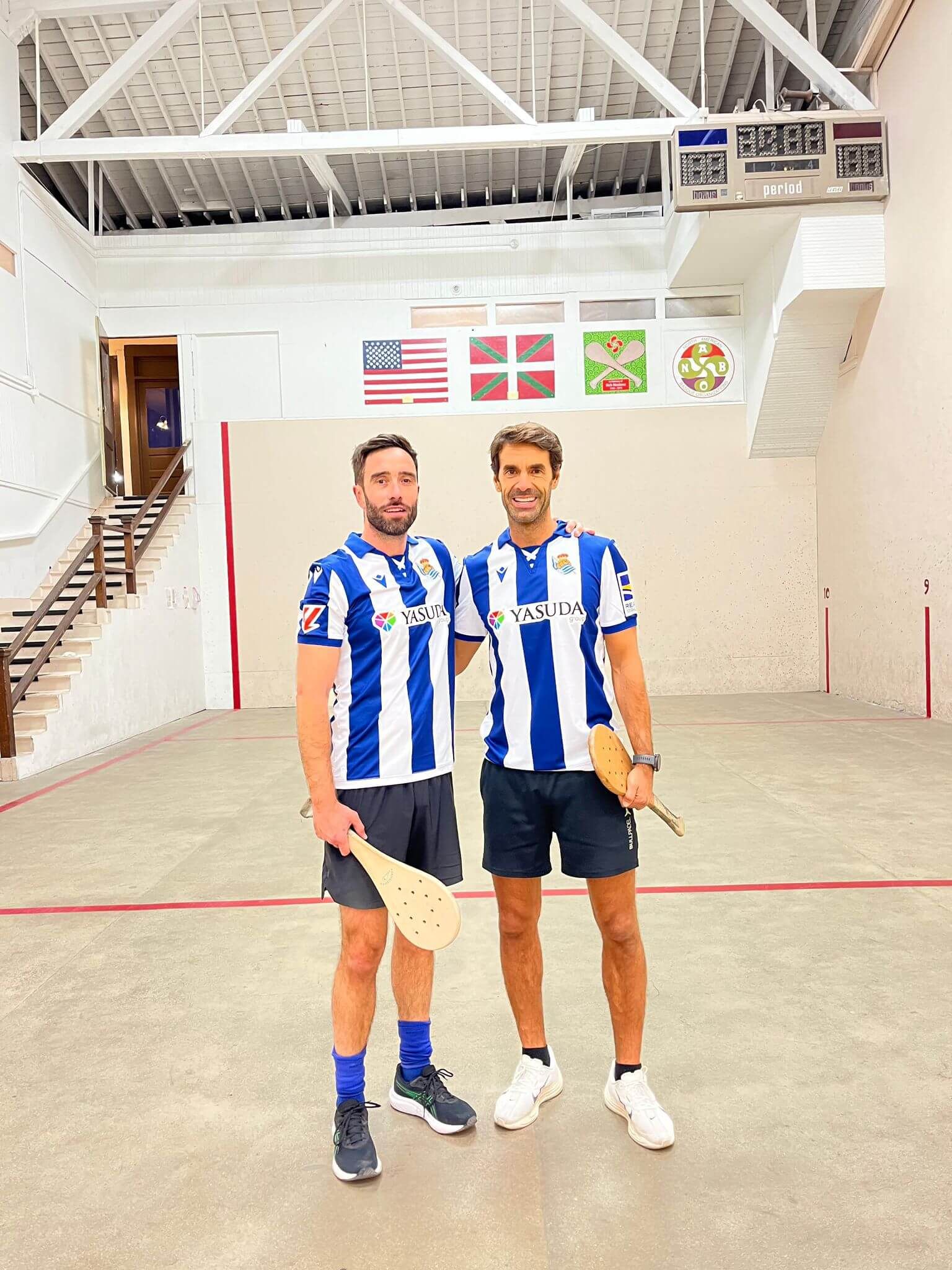 Zuhaitz Gurrutxaga y Xabi Prieto durante la visita a Boise.
