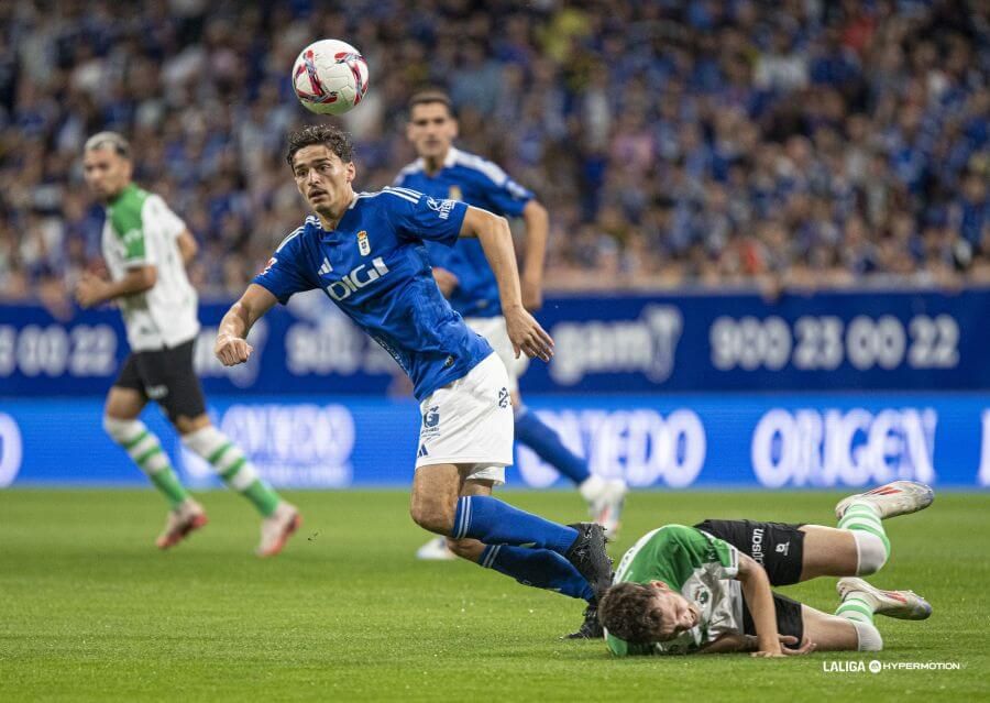  Luengo, en el Oviedo-Racing de Santander.