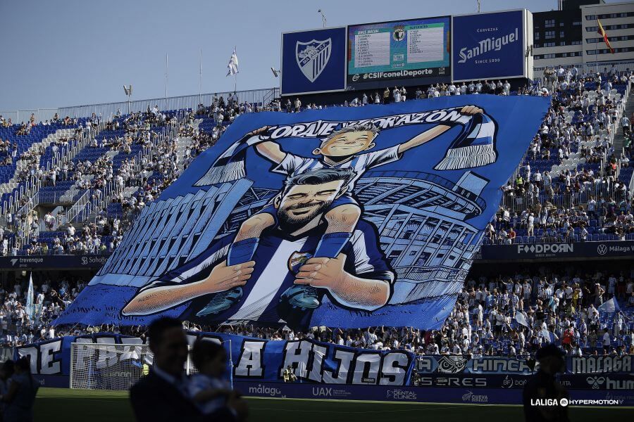  Tifo ante el Burgos en La Rosaleda.