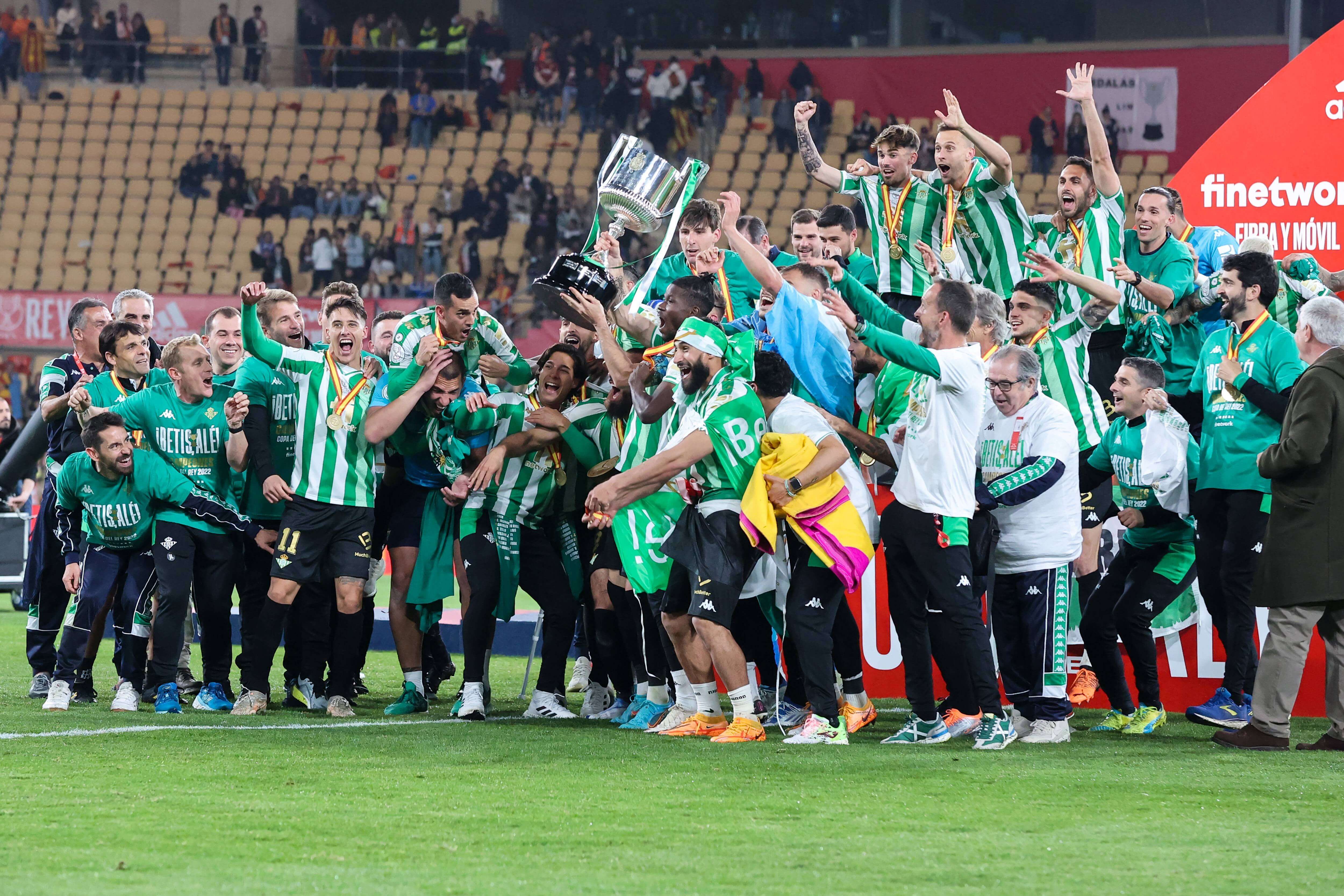 El Real Betis tras ganar la final de la Copa del Rey (Cordon Press)