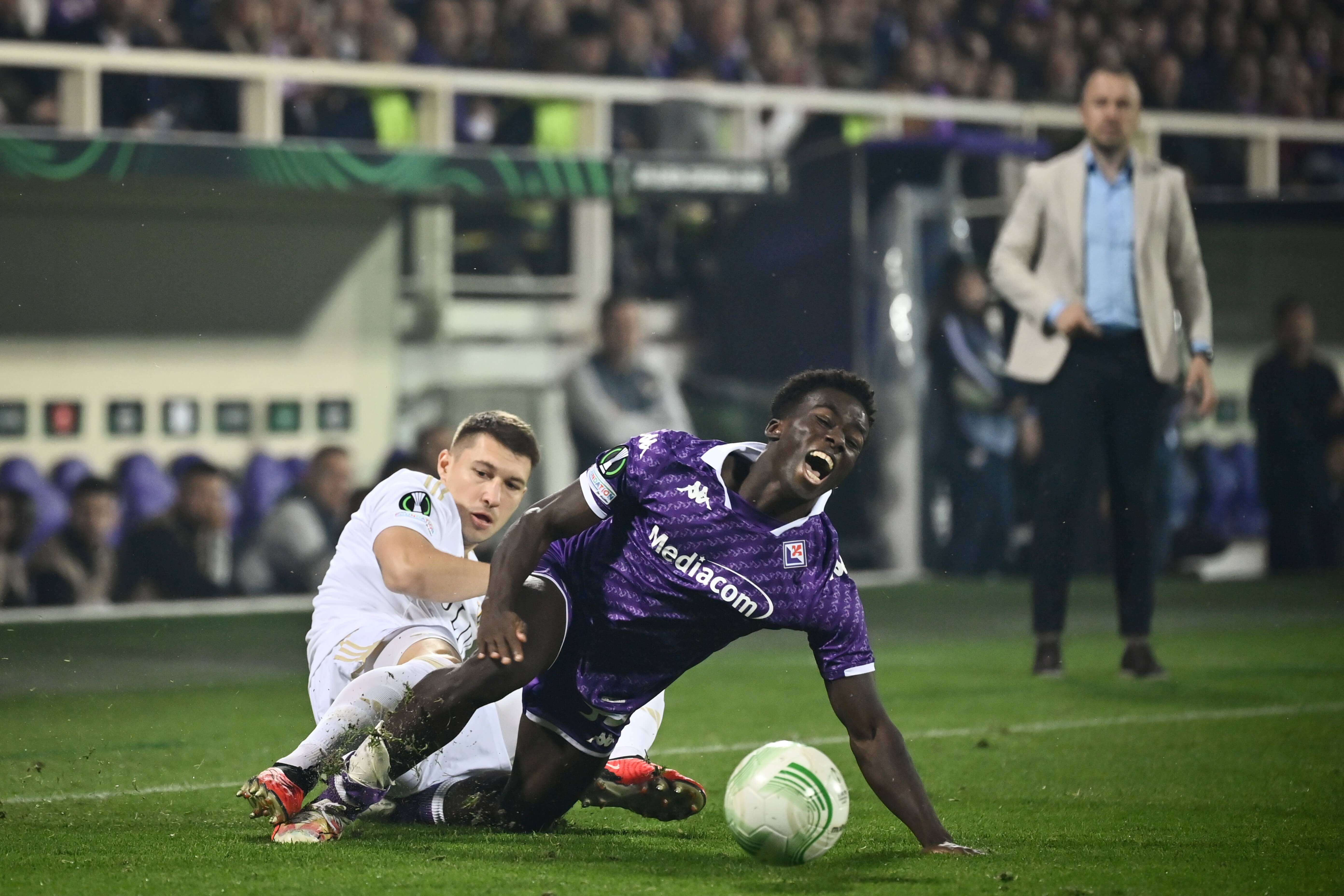 Nemanja Tosic en un partido de Conference League.