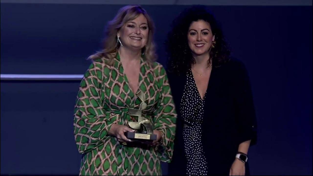  II Gala Desmarcadas; Mónica Marchante recibe el premio por su trayectoria.