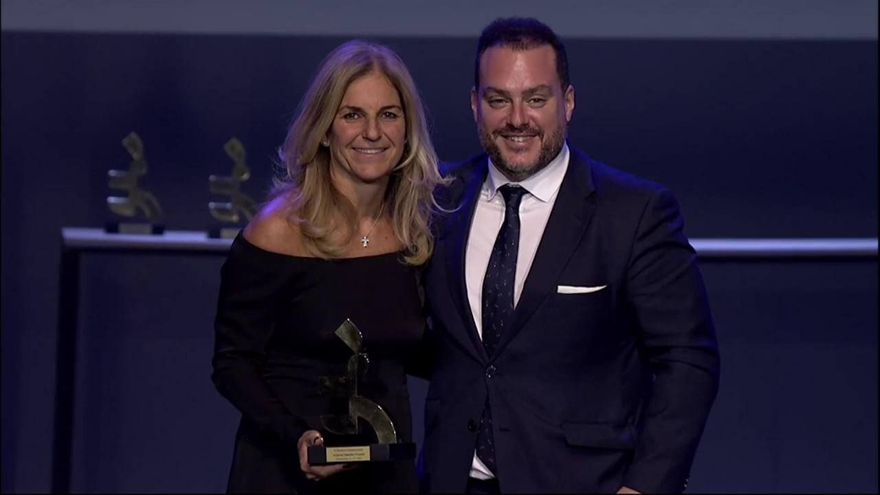  II Gala Desmarcadas; Arantxa Sánchez Vicario recibe el premio