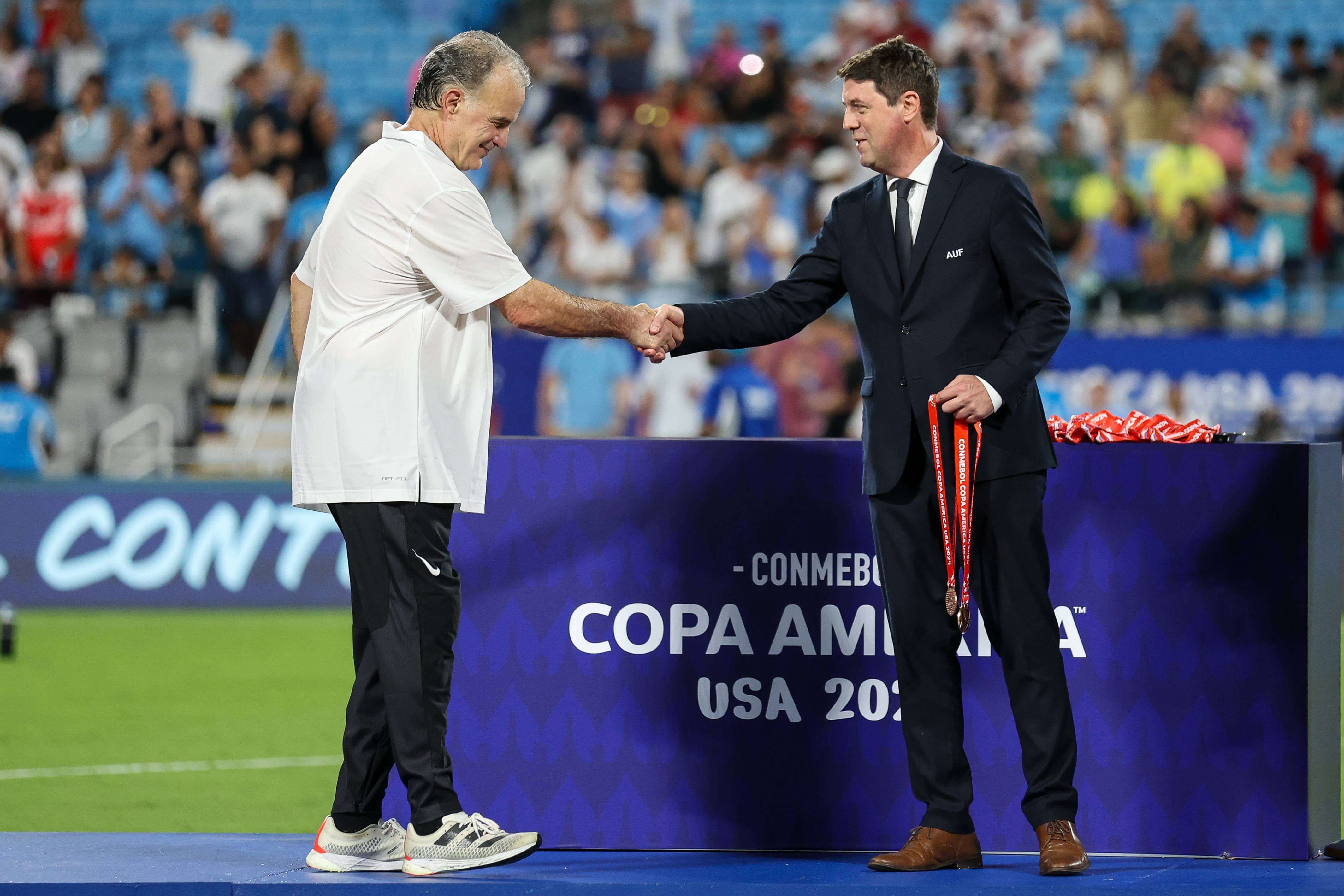  Marcelo Bielsa recibiendo la llamada de la Copa América (Cordon Press)