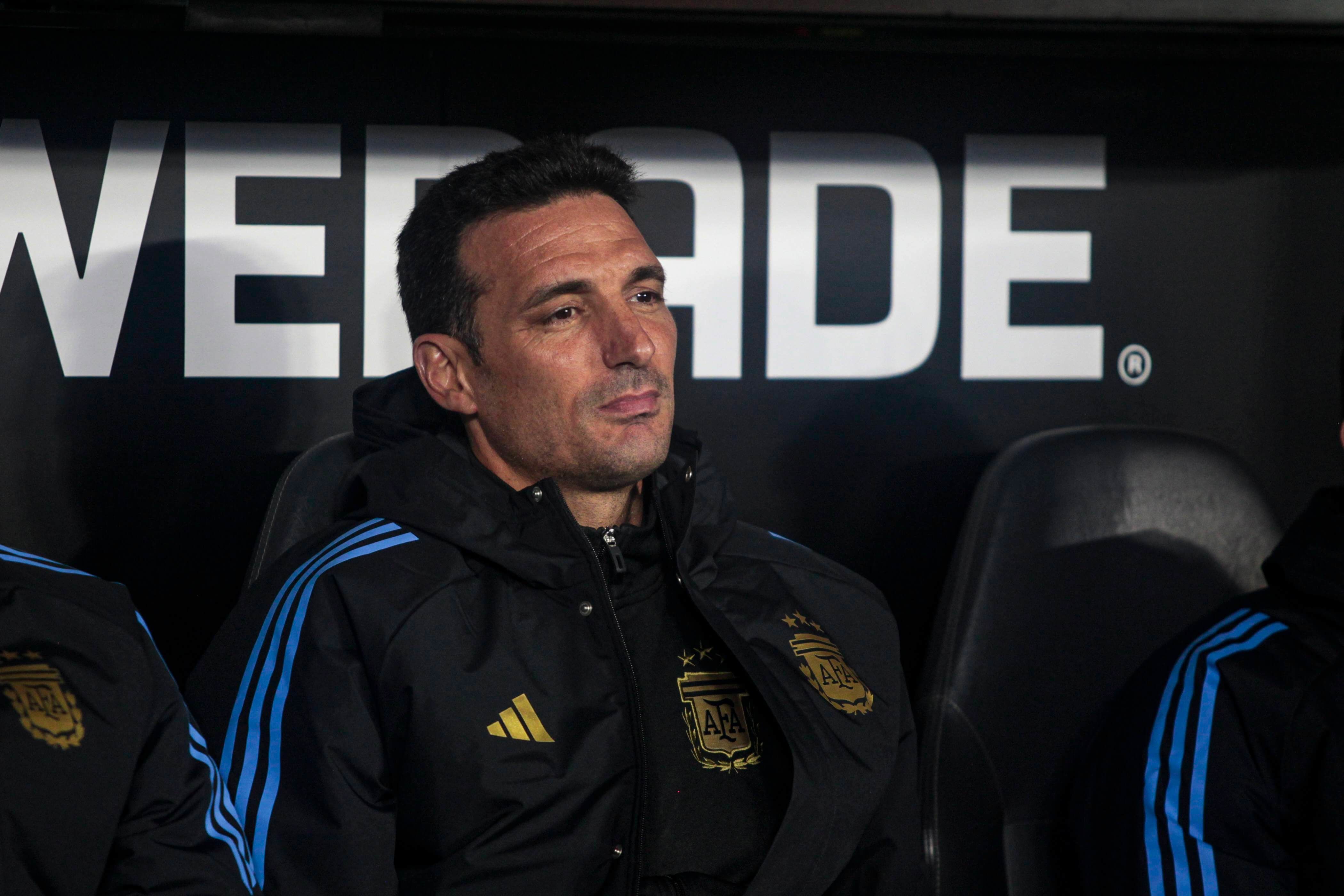  Scaloni, en el banquillo durante un partido de la selección argentina (FOTO: Cordón Press).