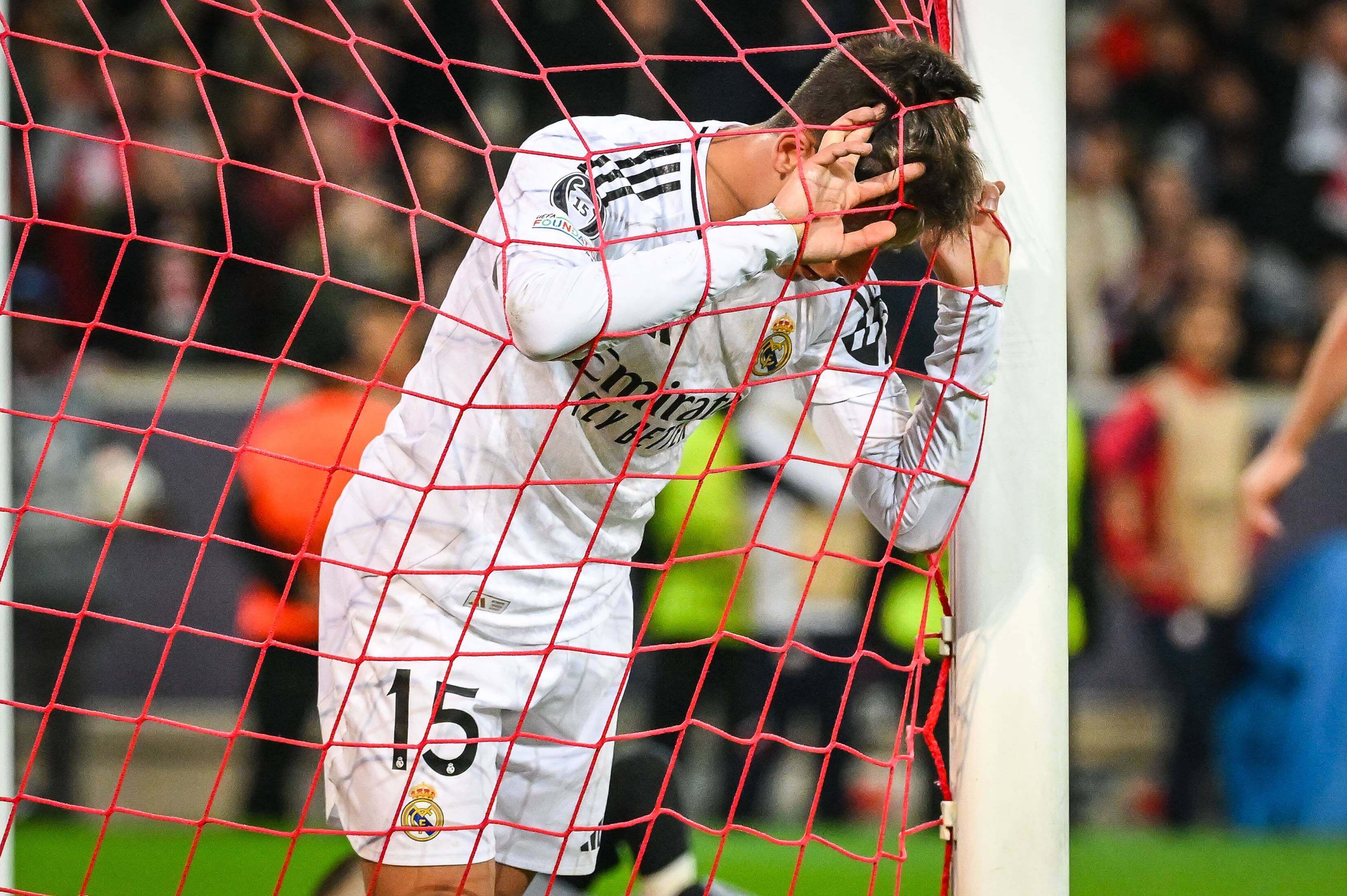 Arda Güler se lamenta de una ocasión en el Lille-Real Madrid.