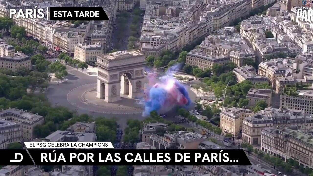  El PSG celebrando la Champions por París (ElDesmarque)