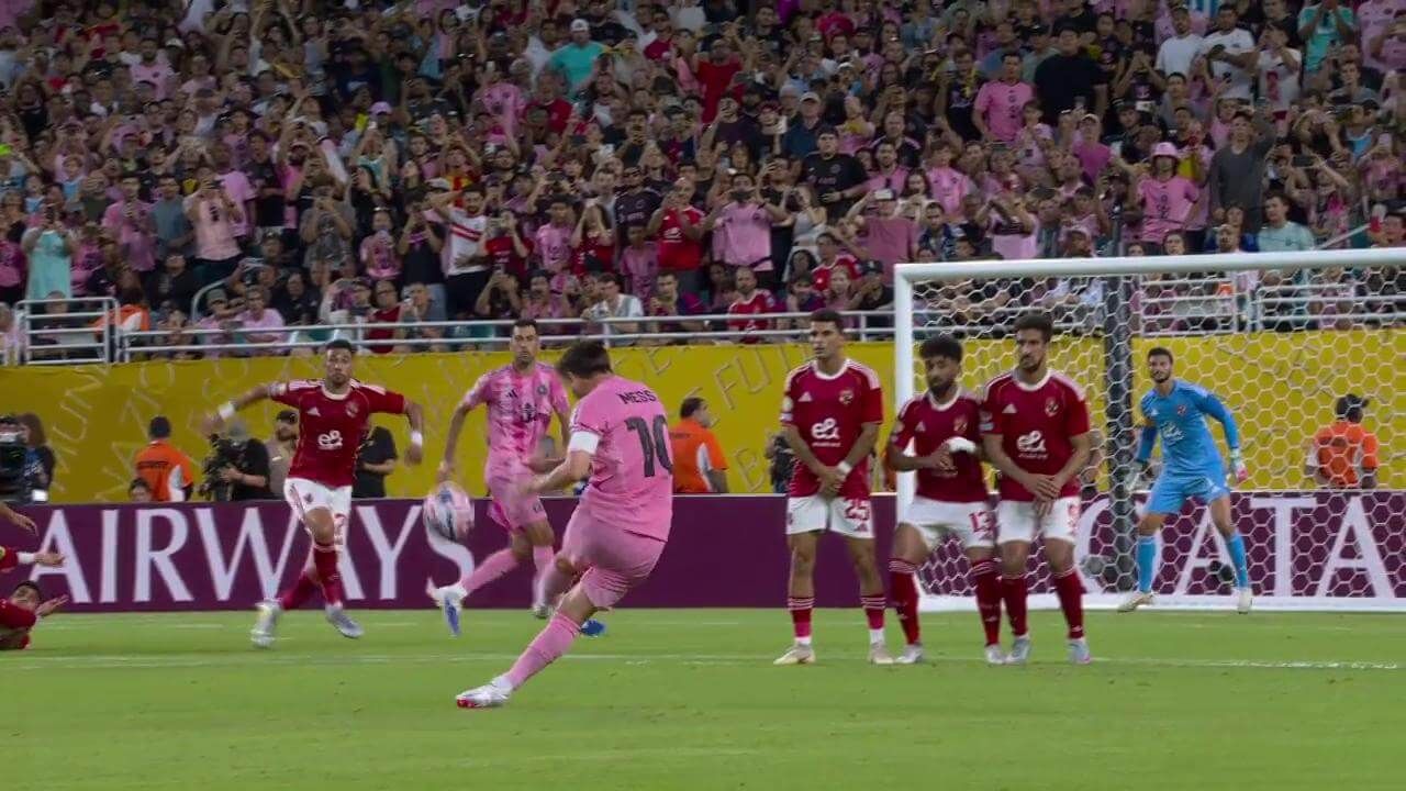 Leo Messi lanzando de falta en el Mundial de Clubes (ElDesmarque)