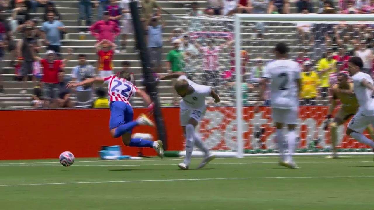 La nobleza de Giuliano tras no tirarse para provocar penalti (ElDesmarque)