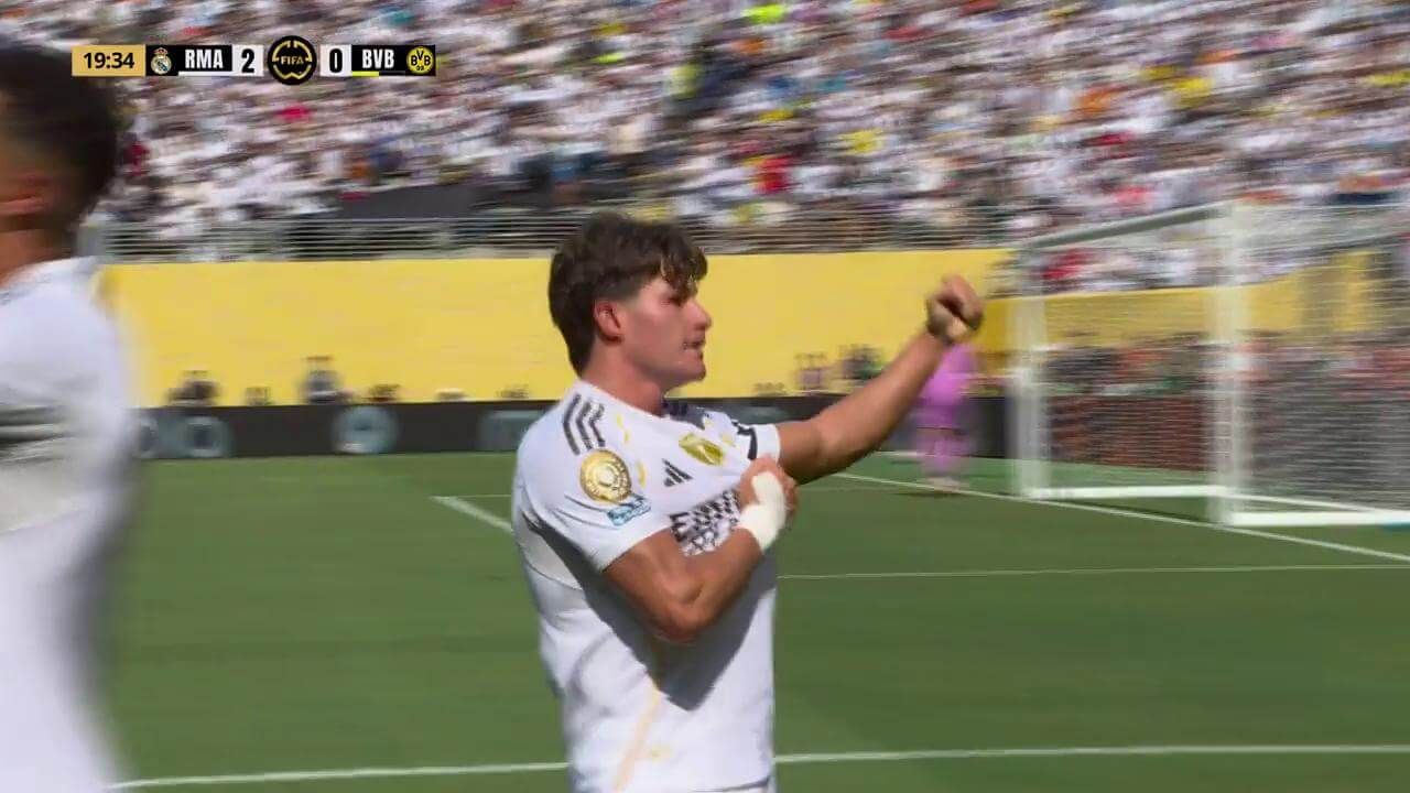 Fran García celebrando su gol