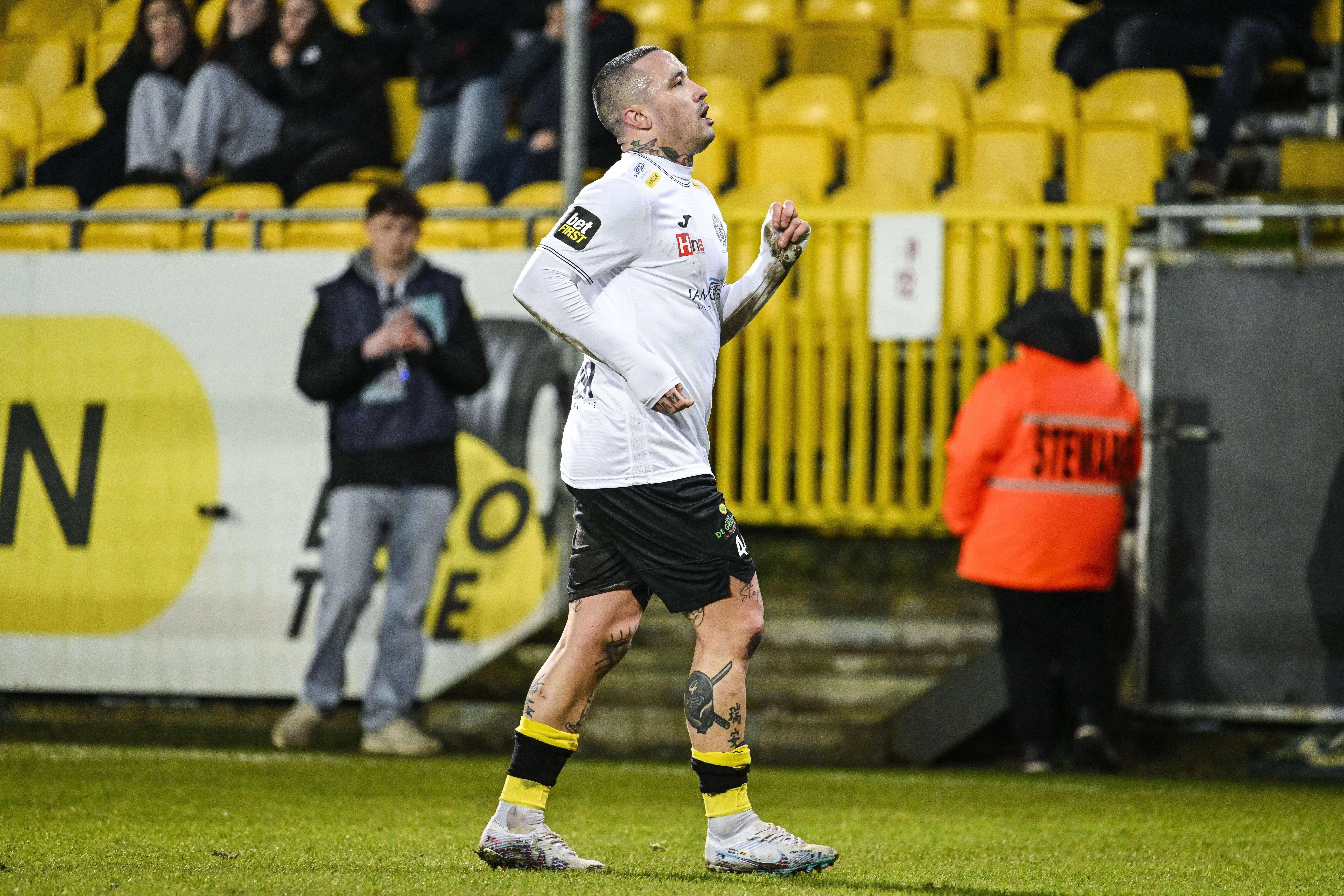  Radja Nainggolan, durante su debut con el Lokeren.