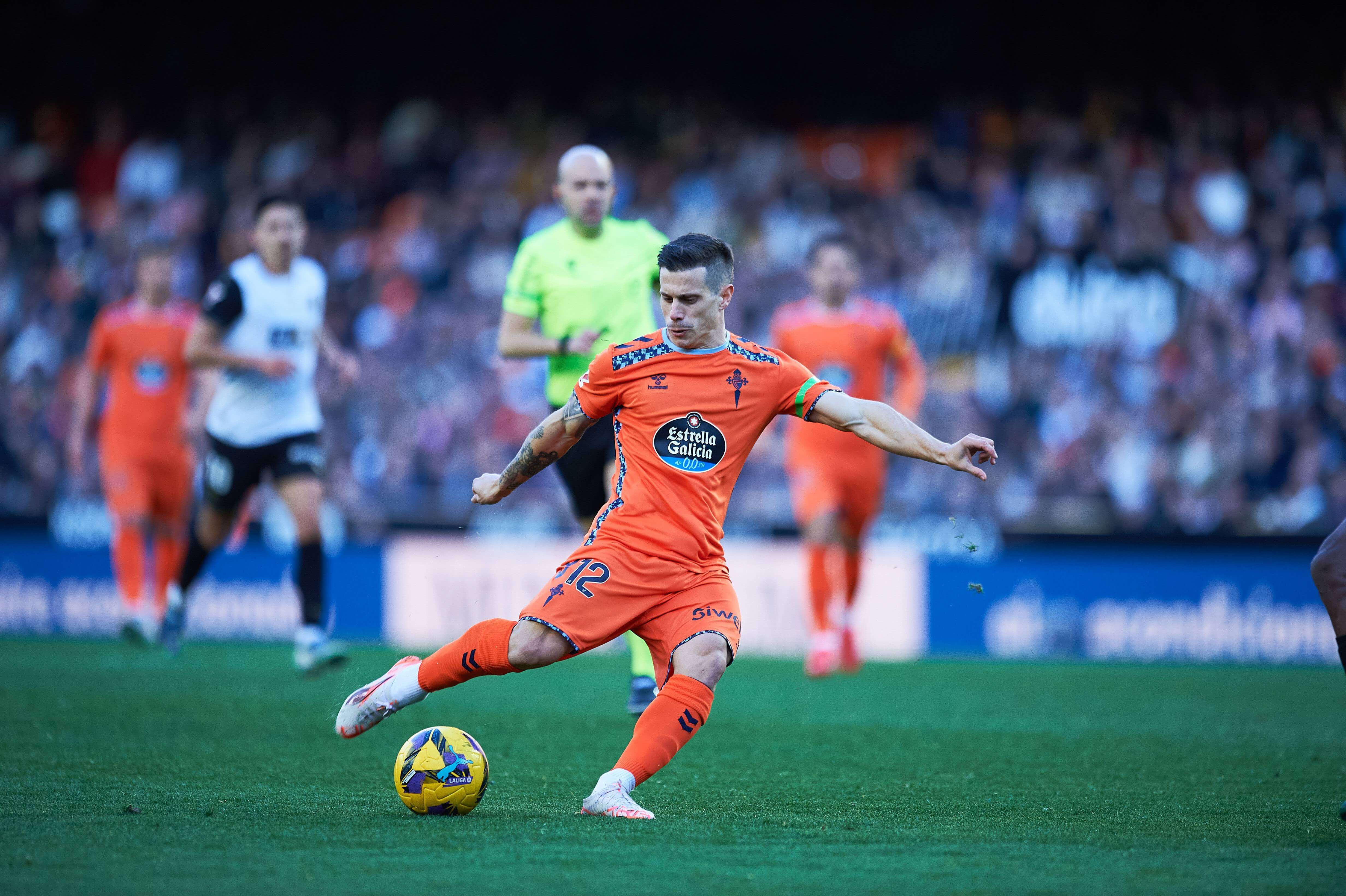  Alfon, primer fichaje del Sevilla, en un encuentro con el Celta.