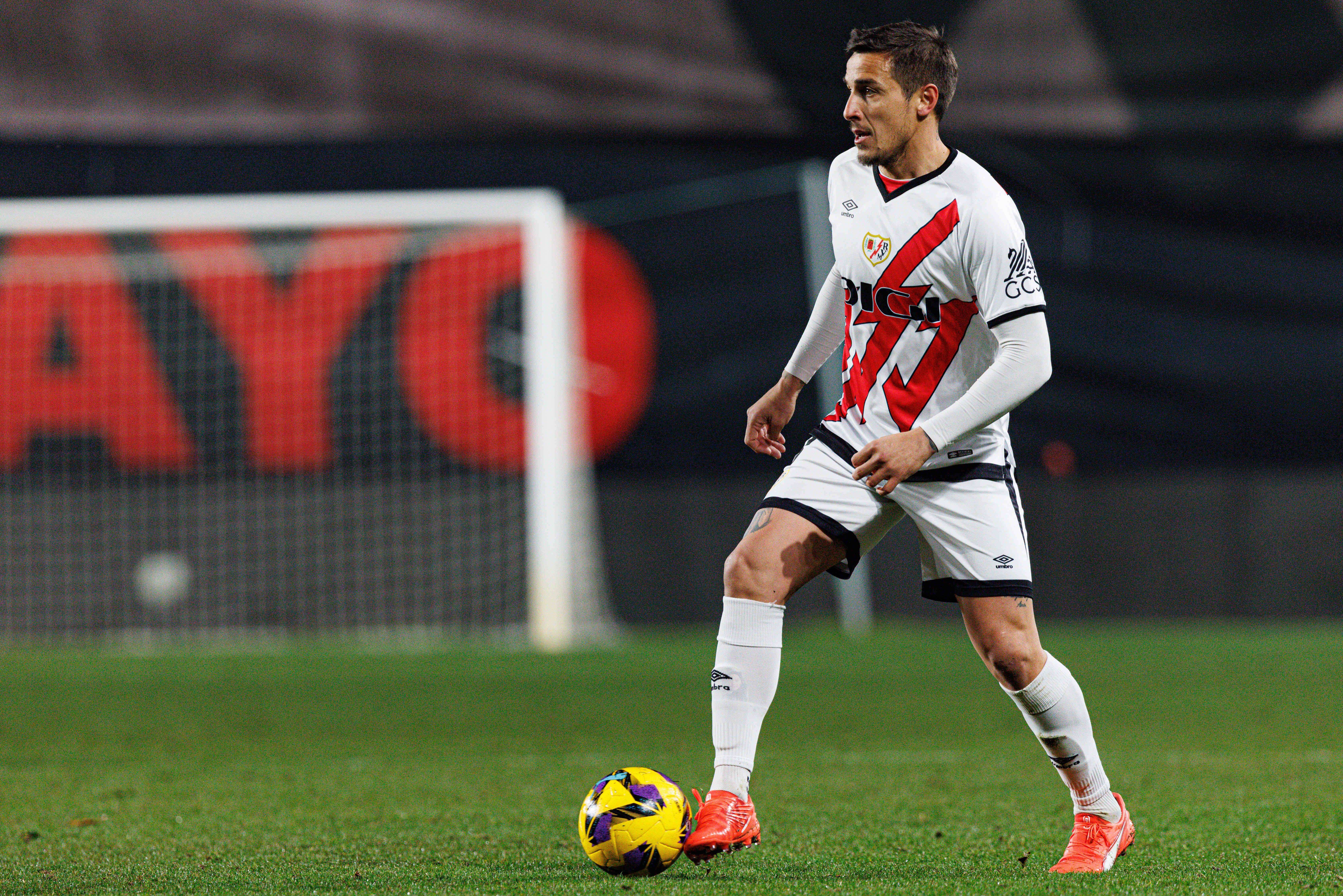 Óscar Trejo, durante un partido del Rayo Vallecano.
