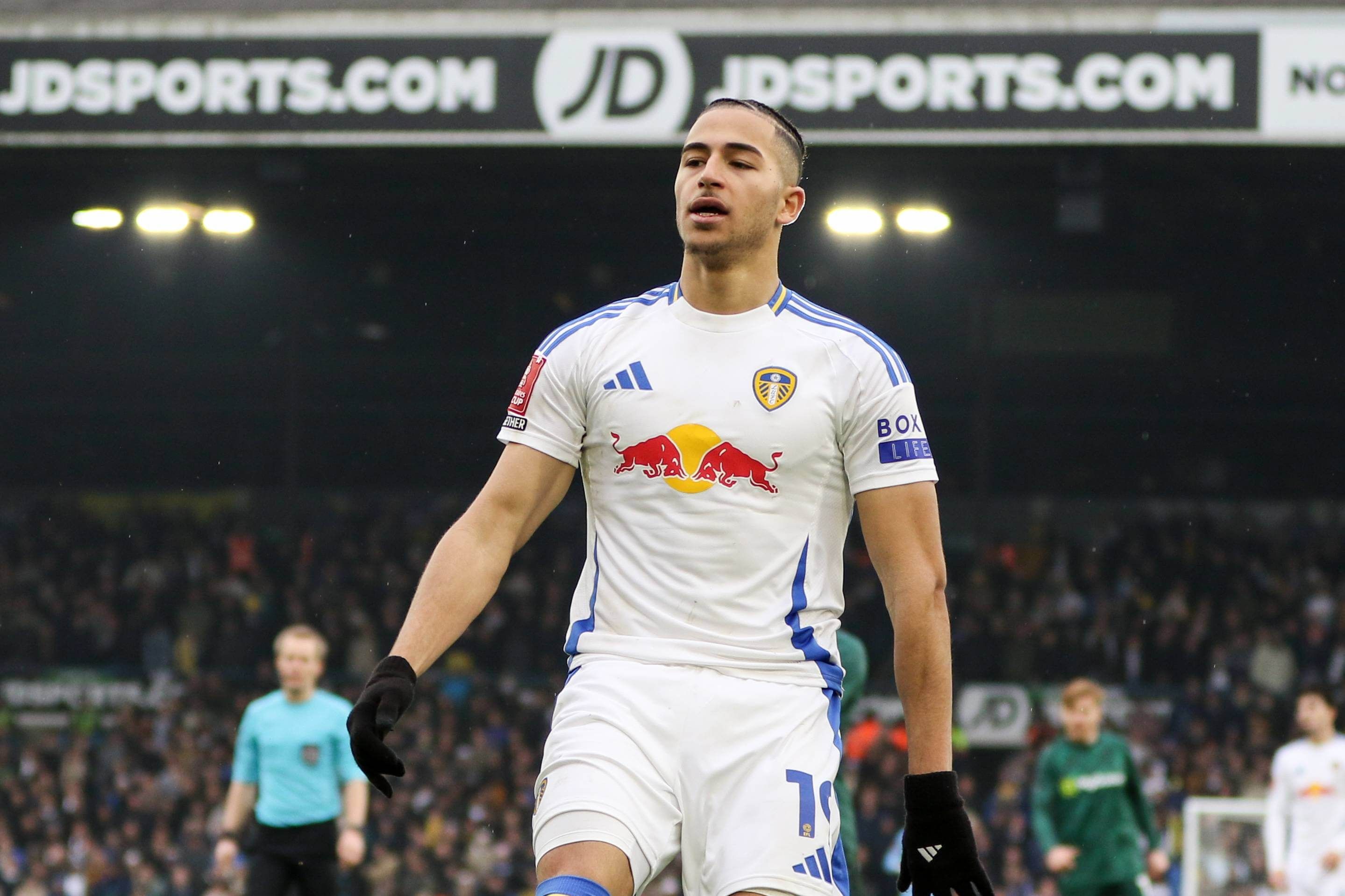  Mateo Joseph, jugando con el Leeds.