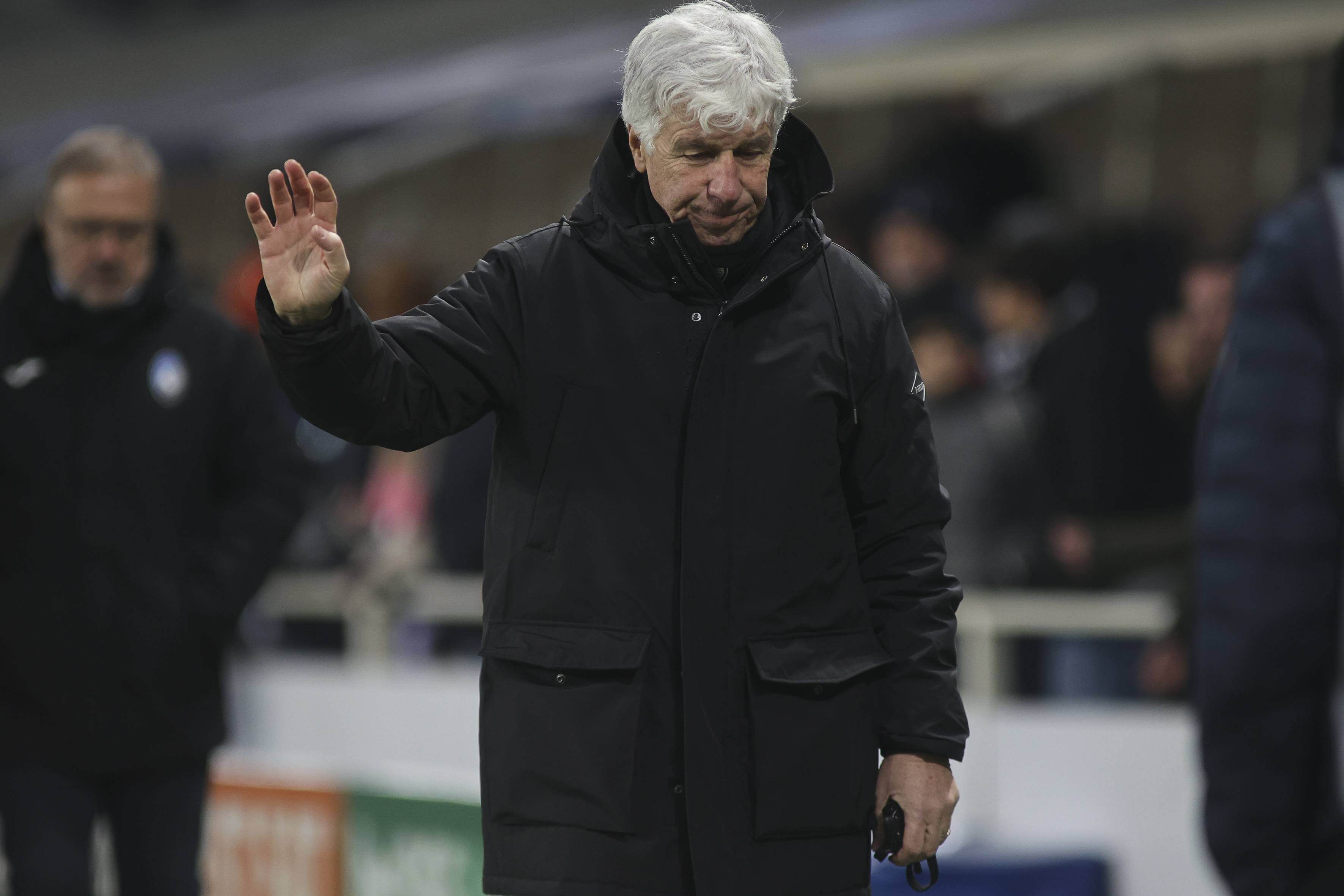 Gian Piero Gasperini se lamenta en el Brujas - Atalanta.