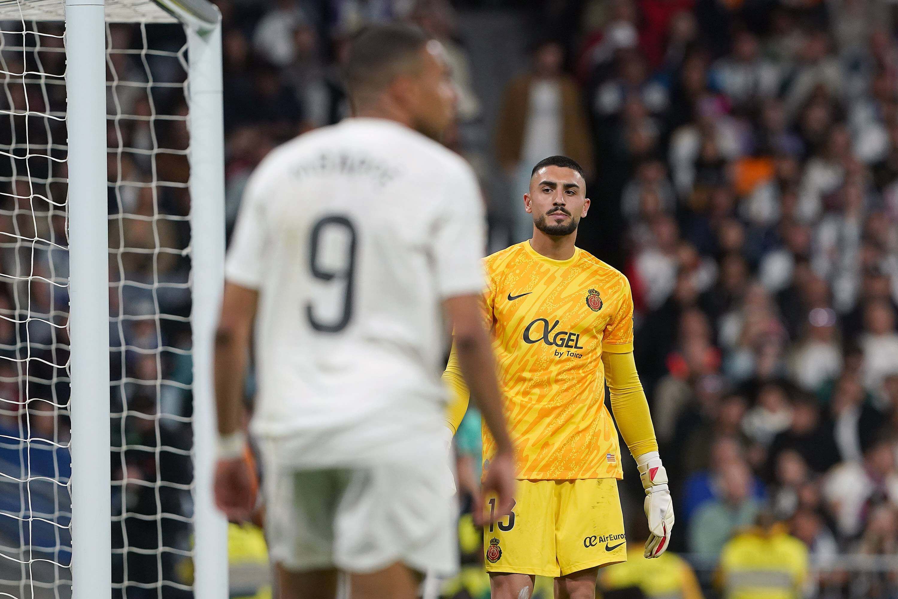  Leo Román contra Kylian Mbappé (Cordon Press)