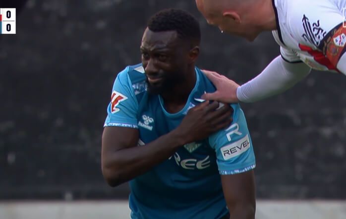 Sabaly, lesionado ante el Rayo.