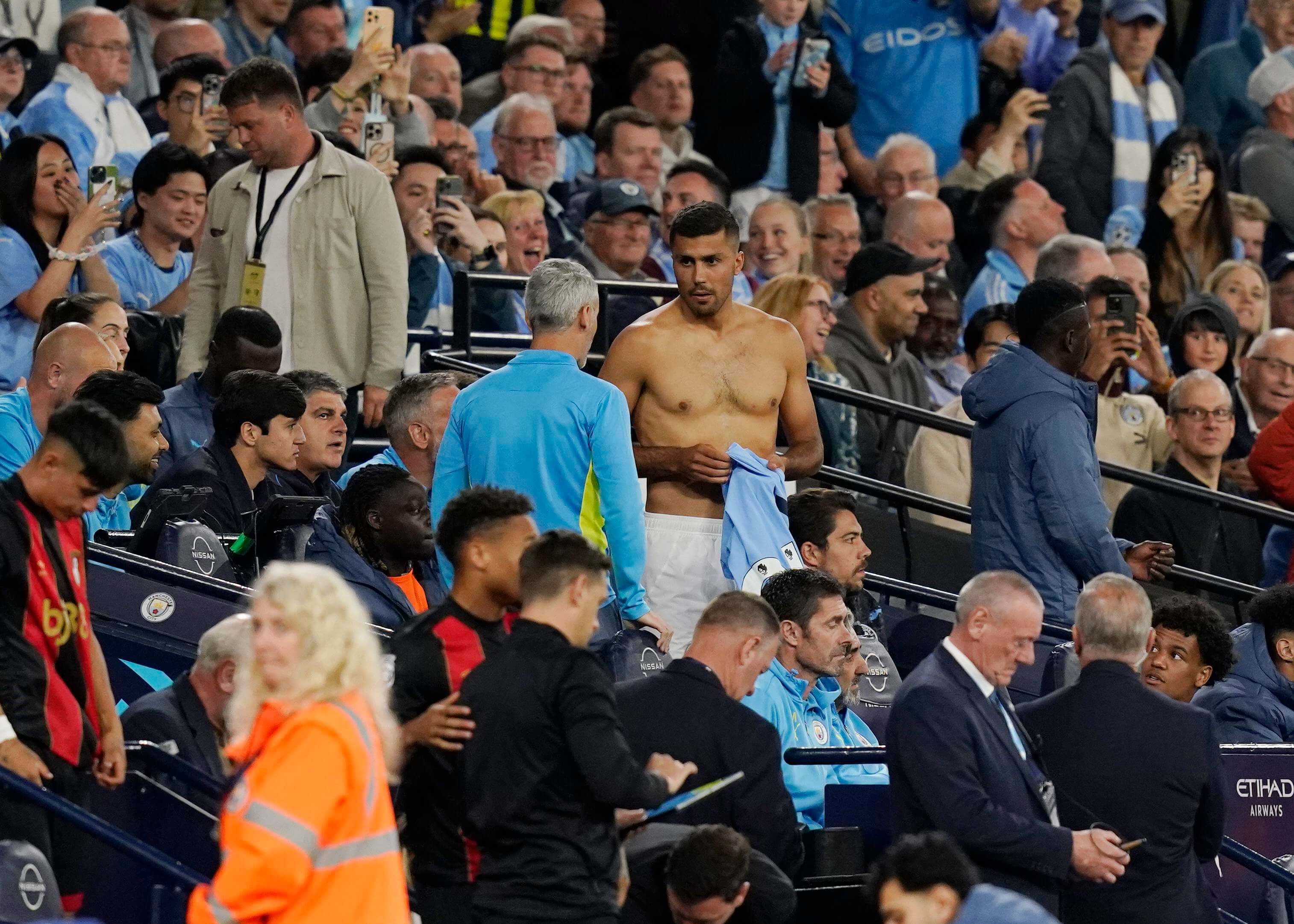 Rodri se prepara para salir al verde.