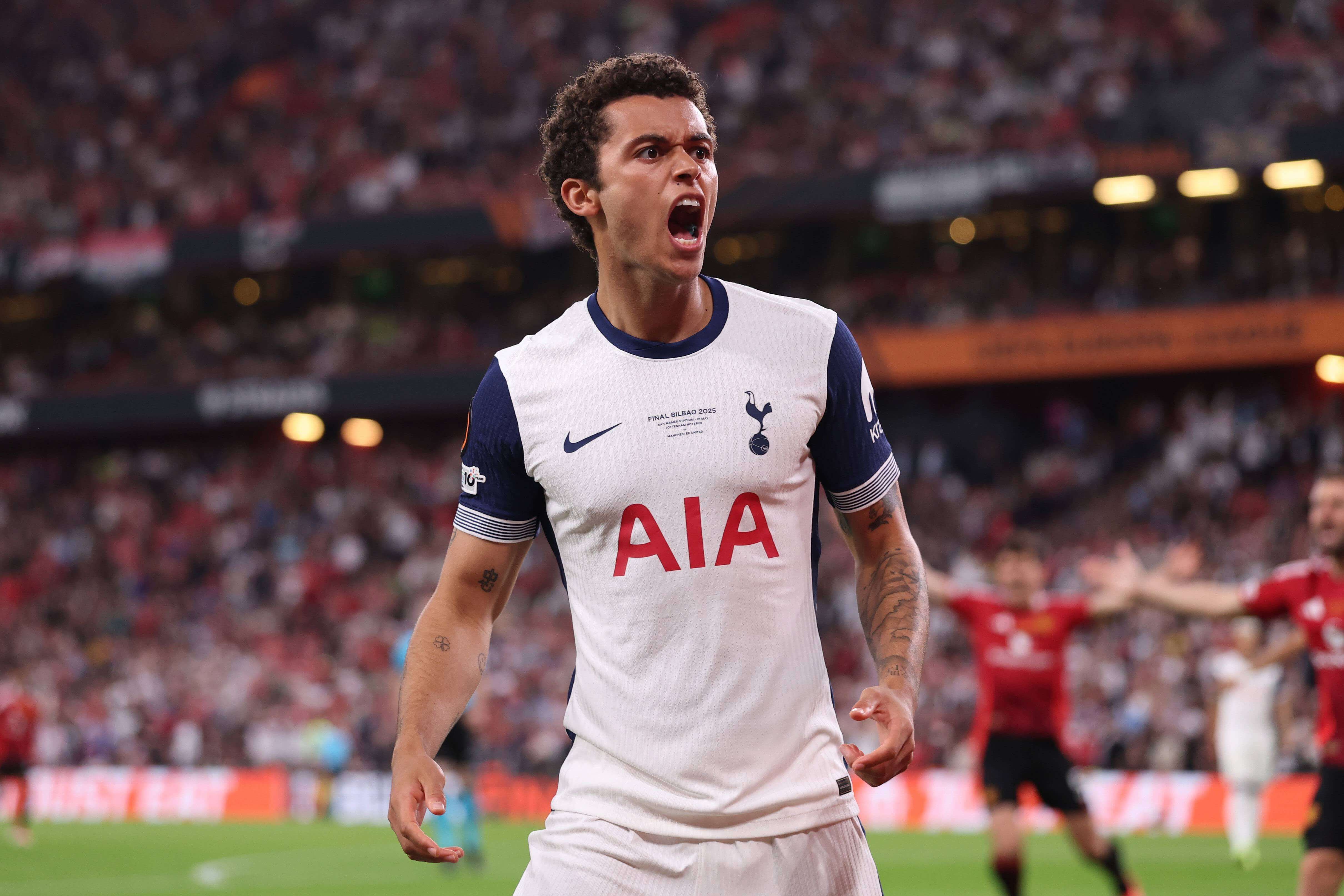  Brennan Johnson celebra su gol en la final de Europa League.