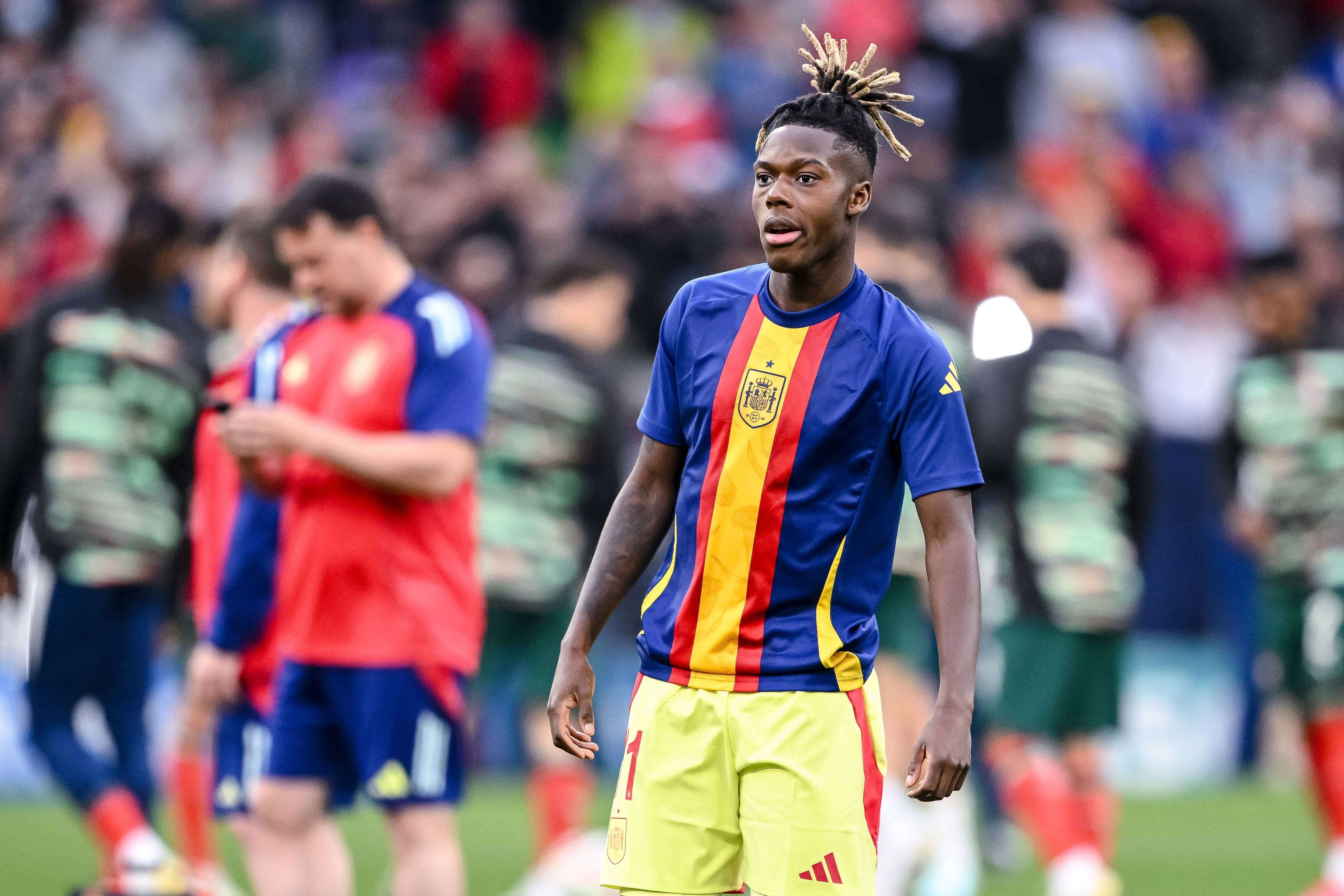Nico Williams, en un calentamiento de la selección (FOTO: Cordón Press).