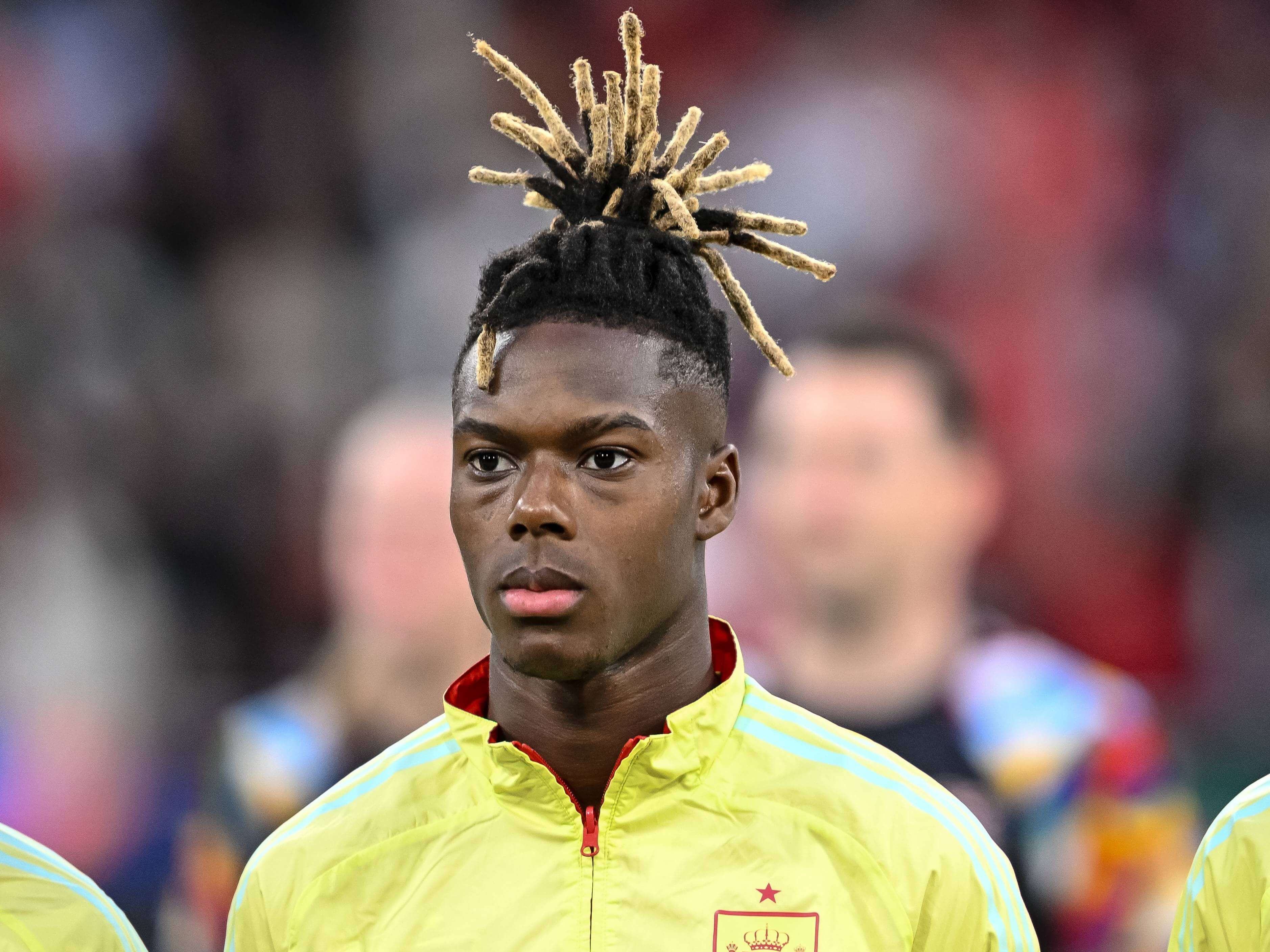 Nico Williams, antes del inicio de un partido de la selección (FOTO: Cordón Press).