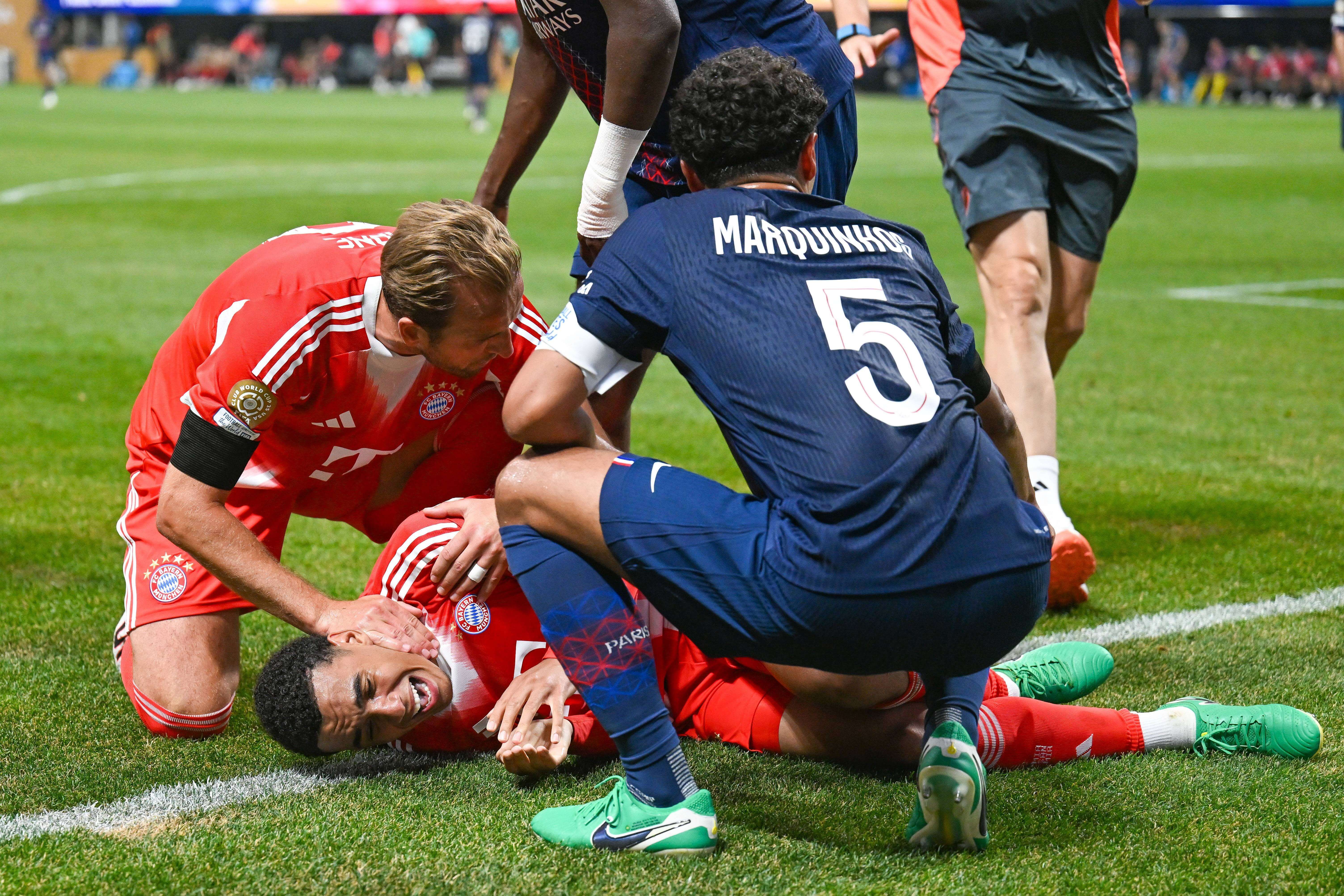 Jamal Musiala se duele en el Bayer en el PSG-Bayern.