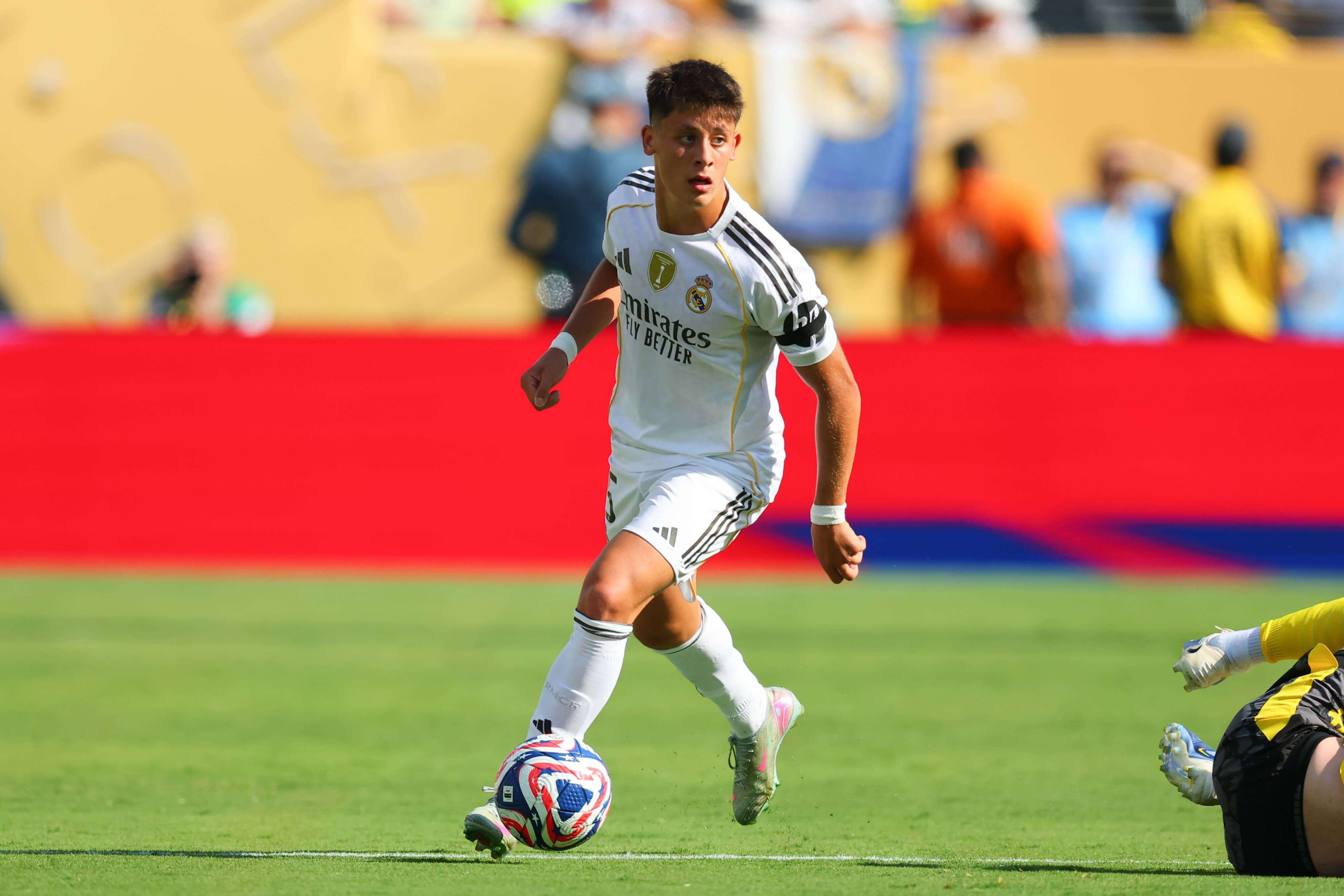  Arda Güler manejando al Real Madrid (Cordon Press)